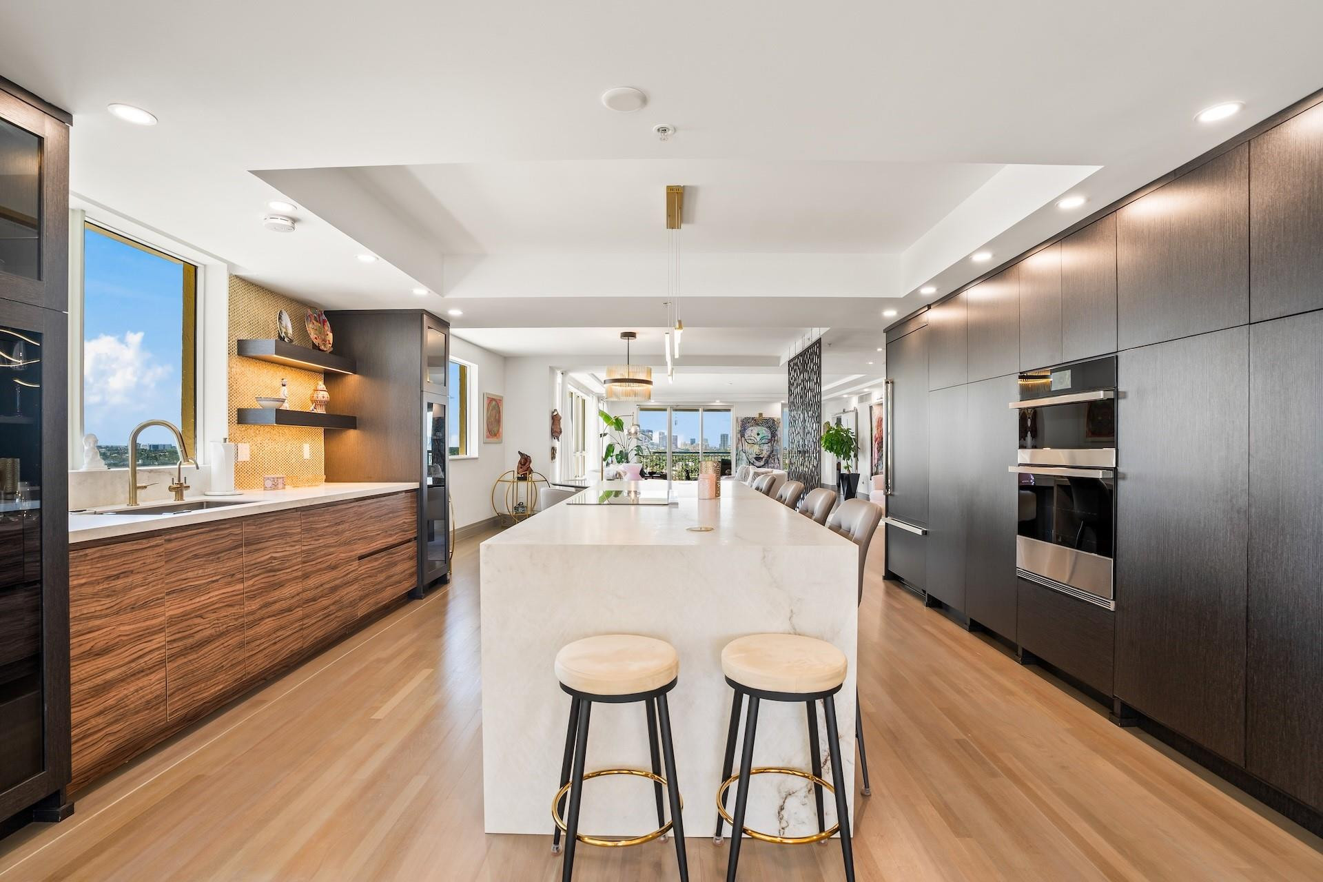 209 N Birch Road 1002
