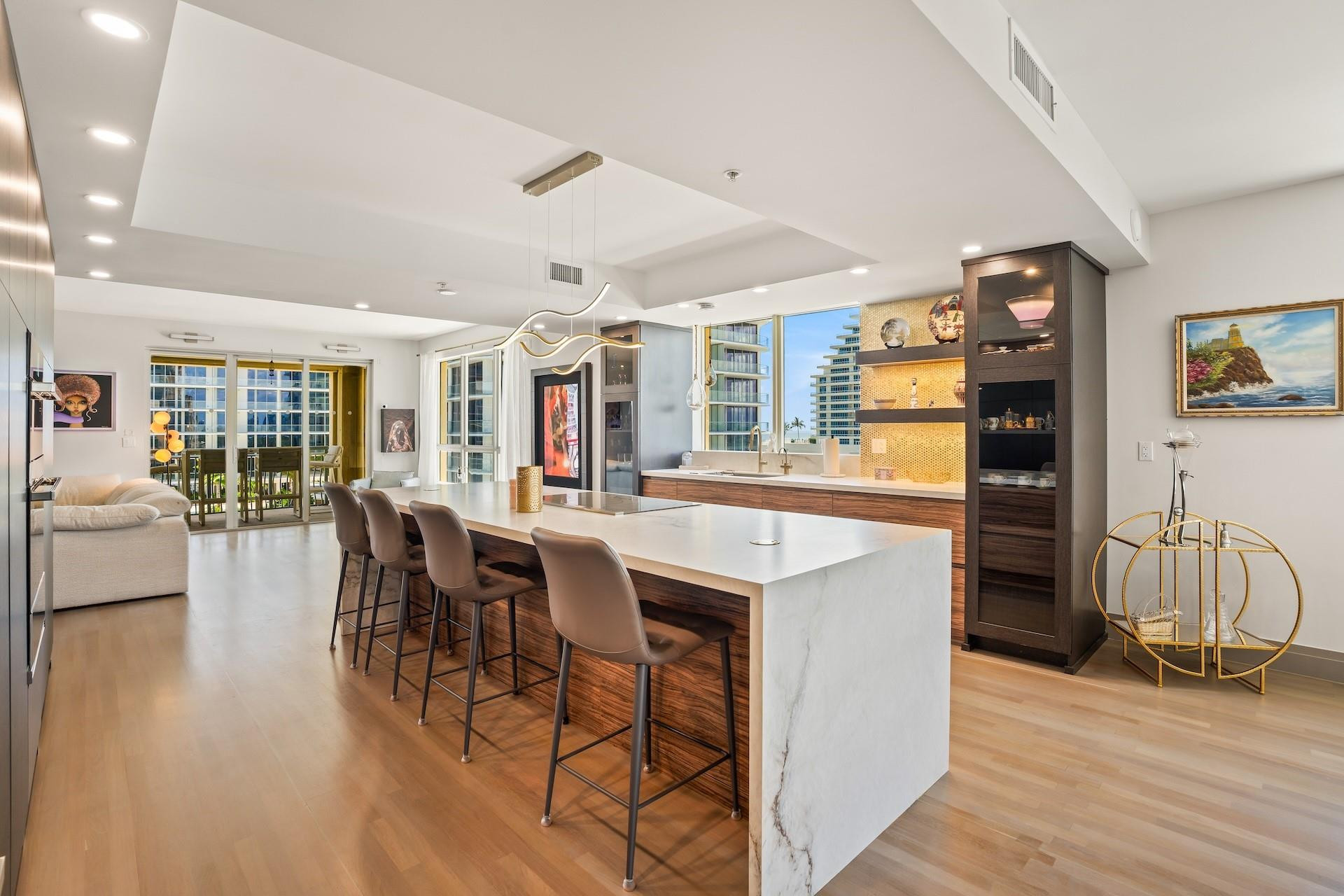 209 N Birch Road 1002