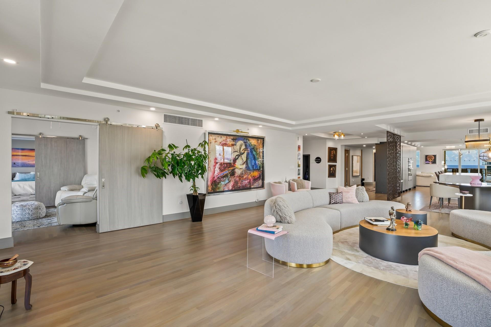 209 N Birch Road 1002