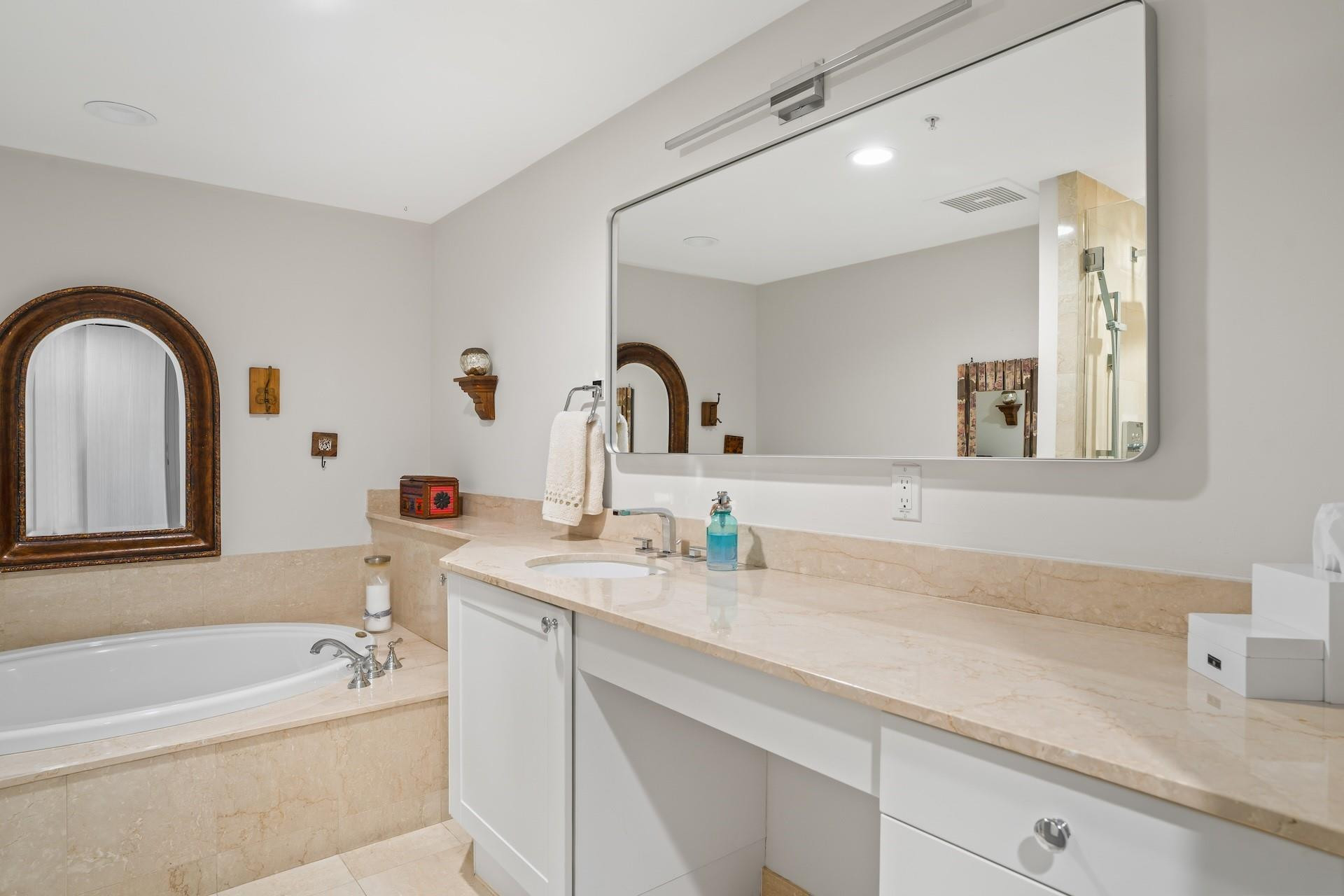 209 N Birch Road 1002