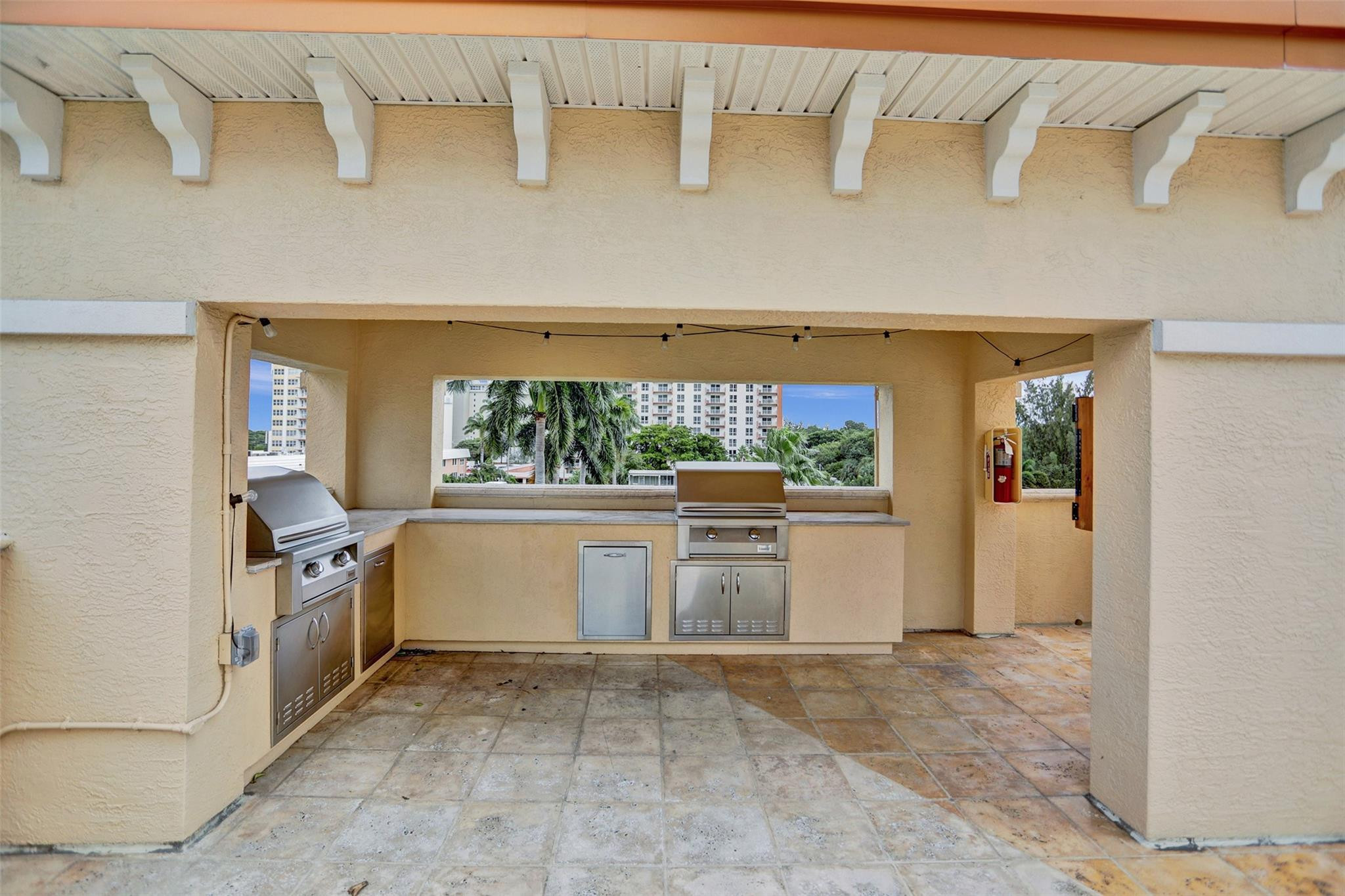 2845 NE 9th Street 601