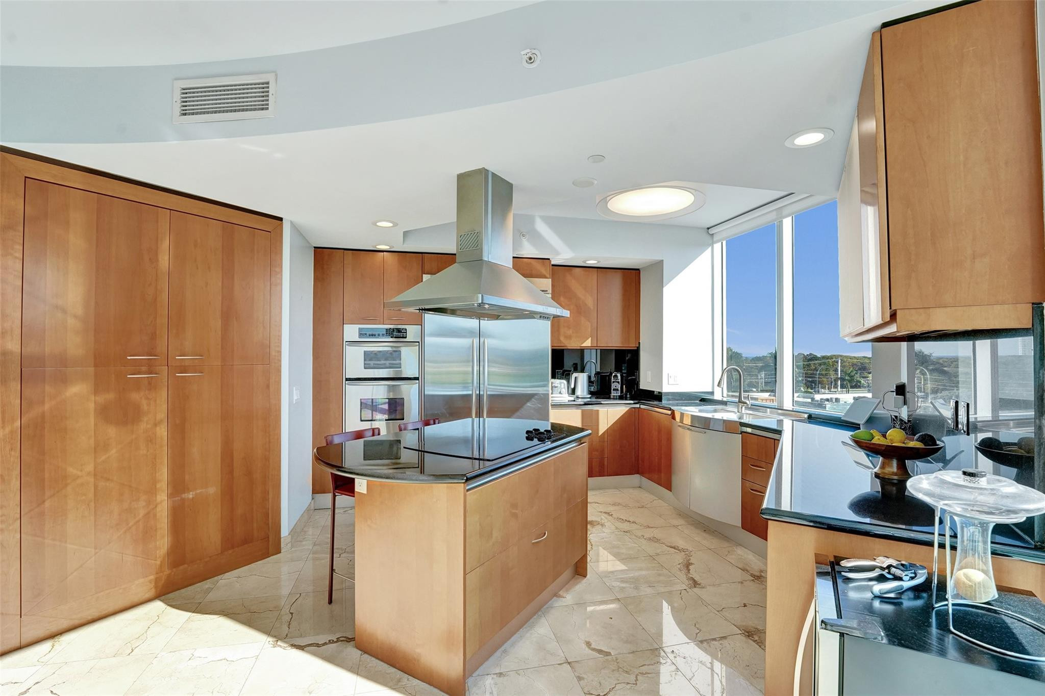 2845 NE 9th Street 601