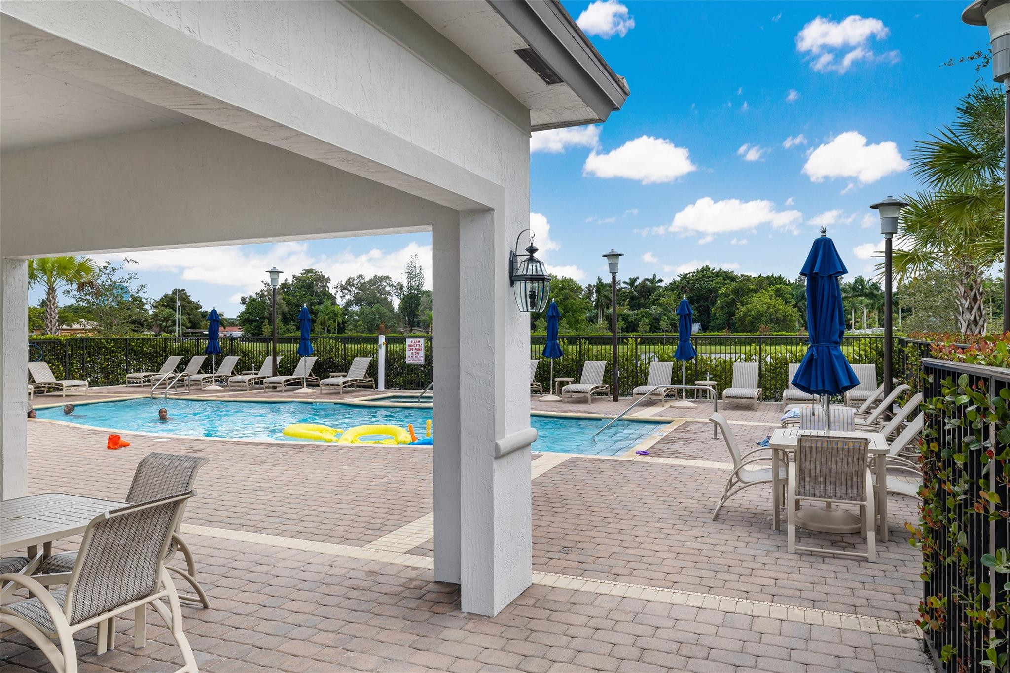 4690 Santa Cruz Way 000