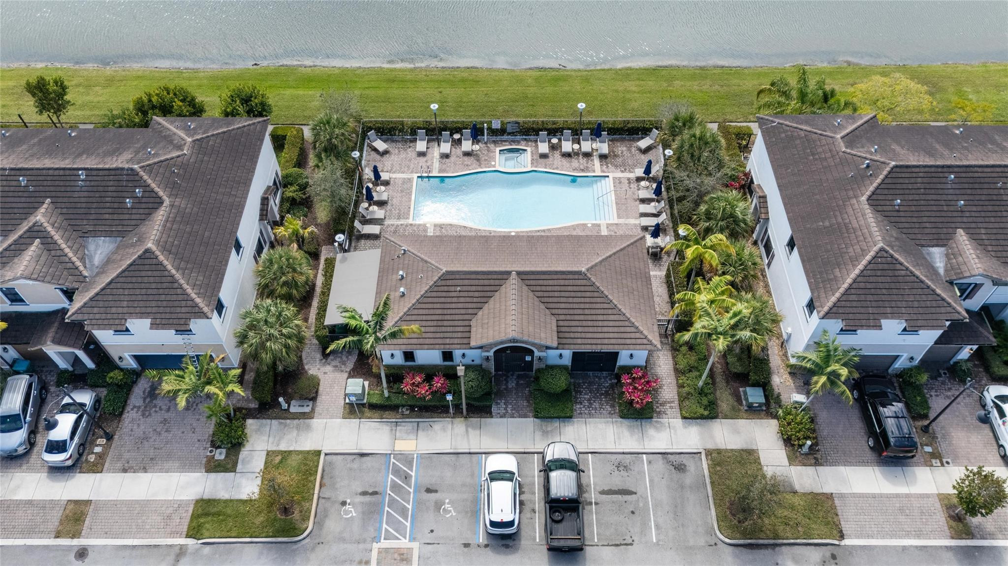 4690 Santa Cruz Way 000