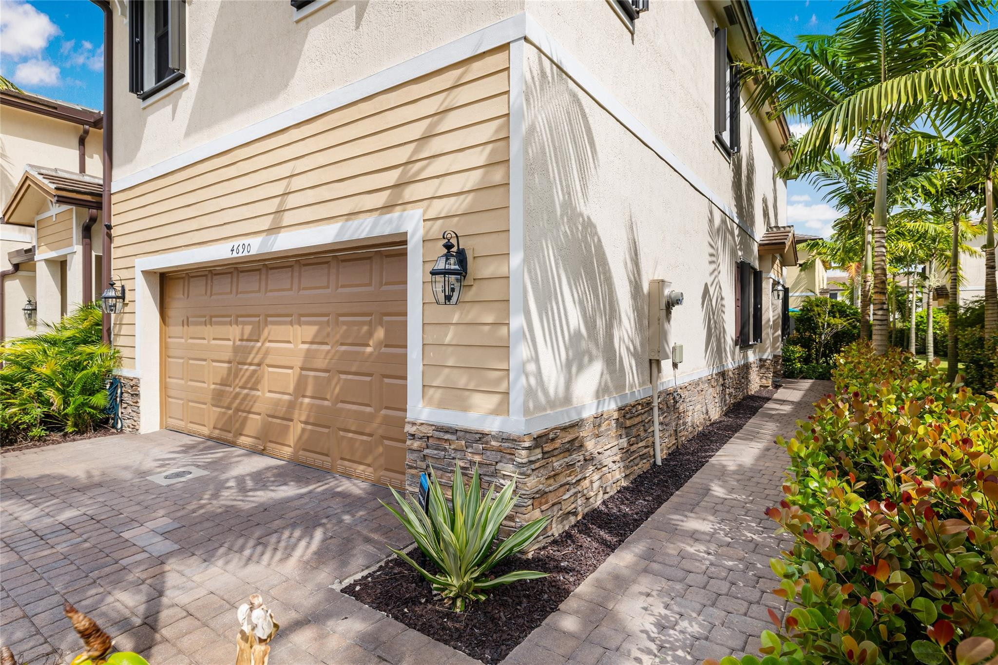 4690 Santa Cruz Way 000