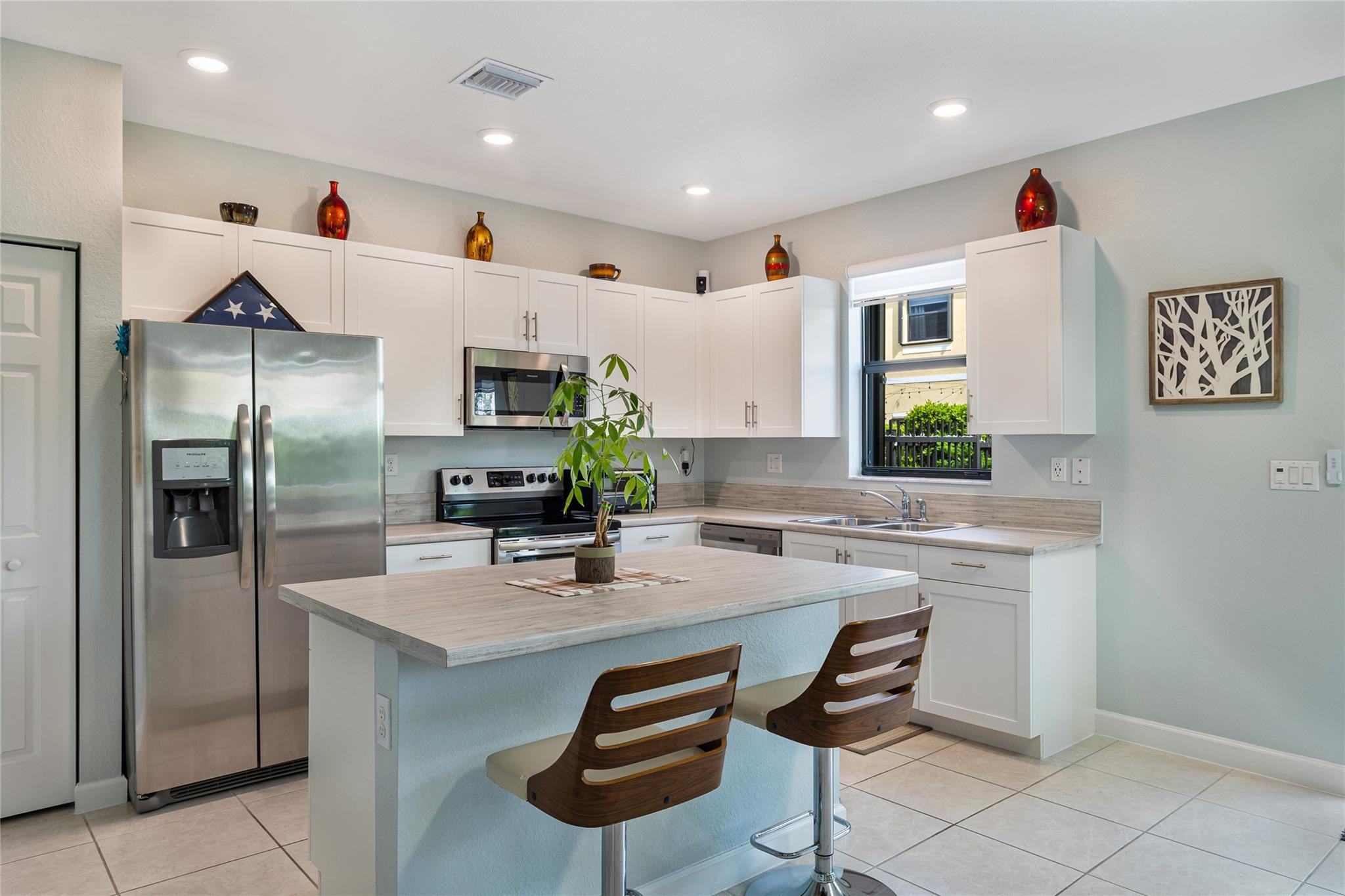 4690 Santa Cruz Way 000