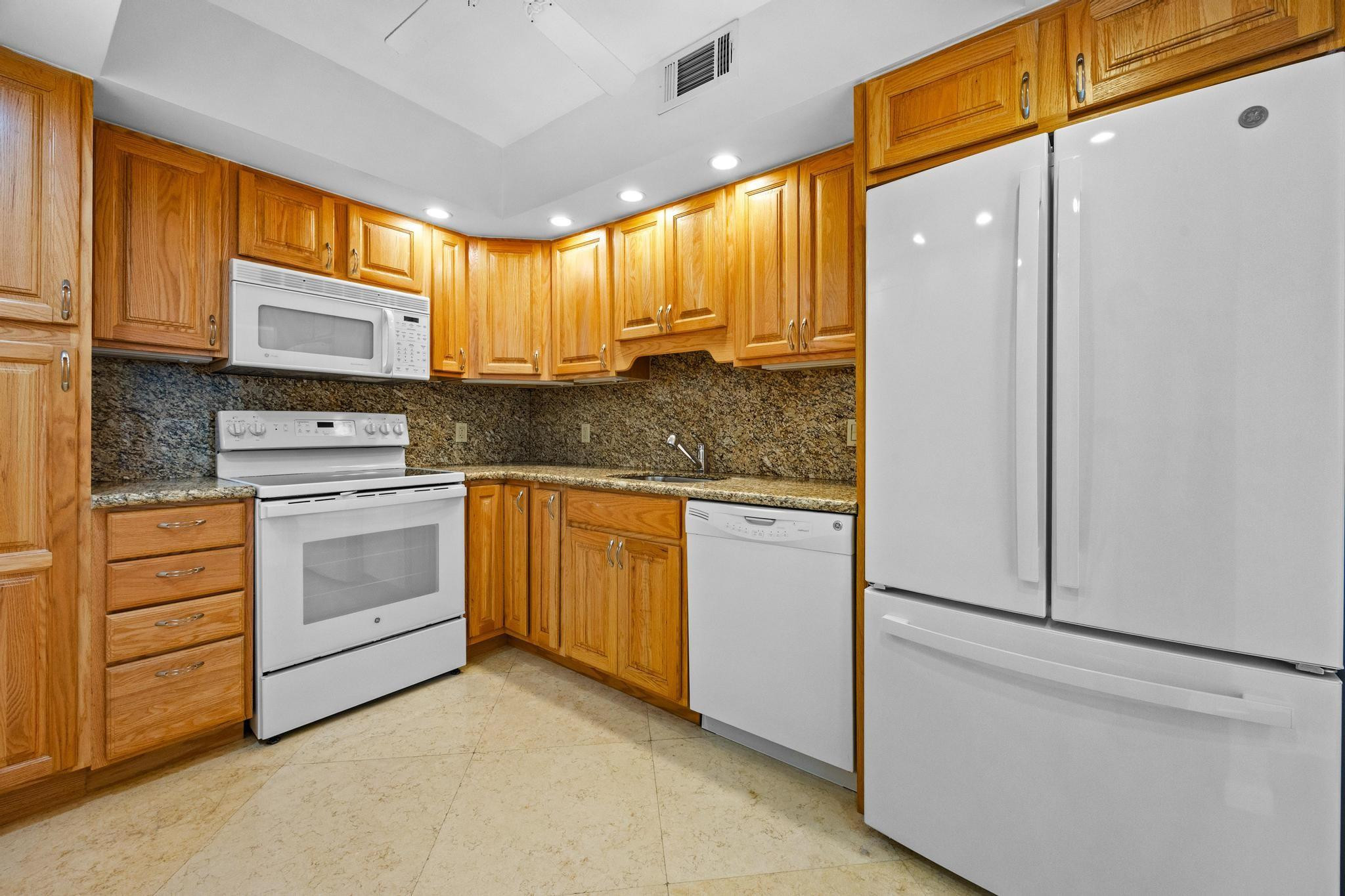 1950 S Ocean Drive PHB