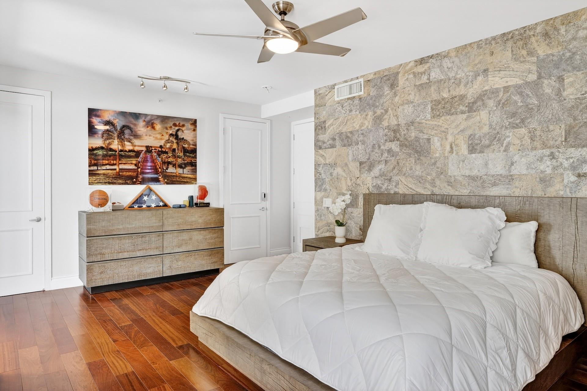 301 Hendricks Isle 6