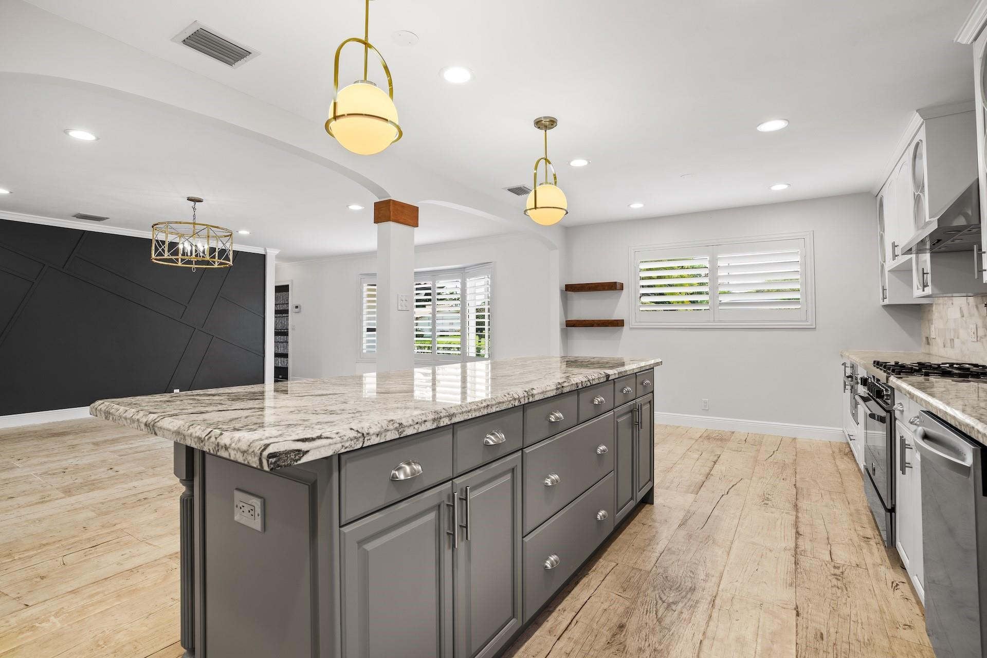 4215 Roosevelt Street