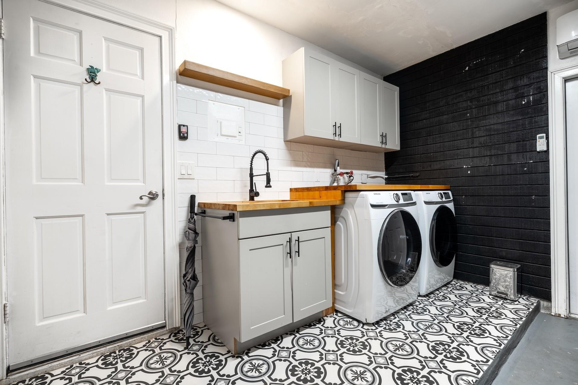 4215 Roosevelt Street