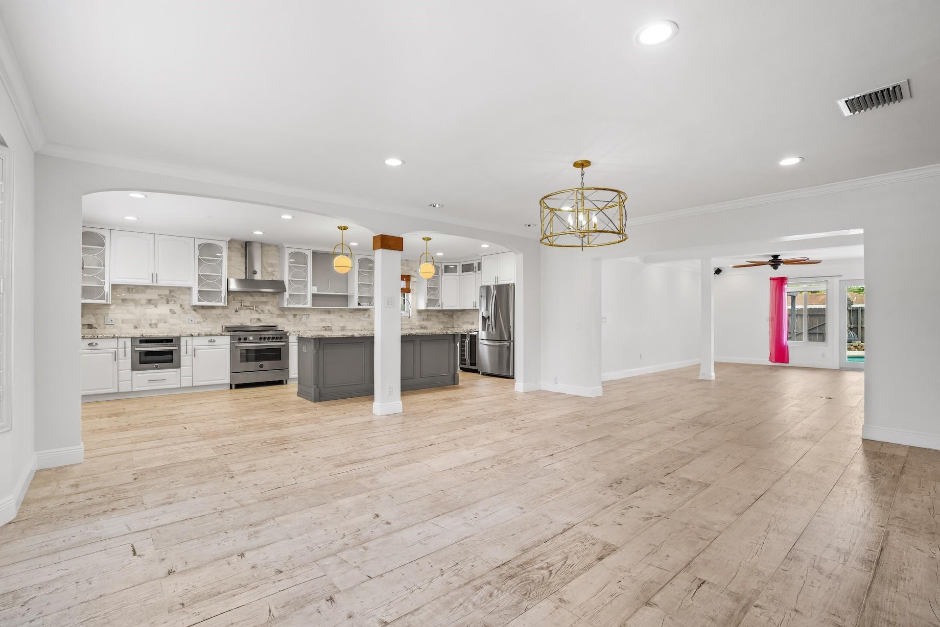 4215 Roosevelt Street