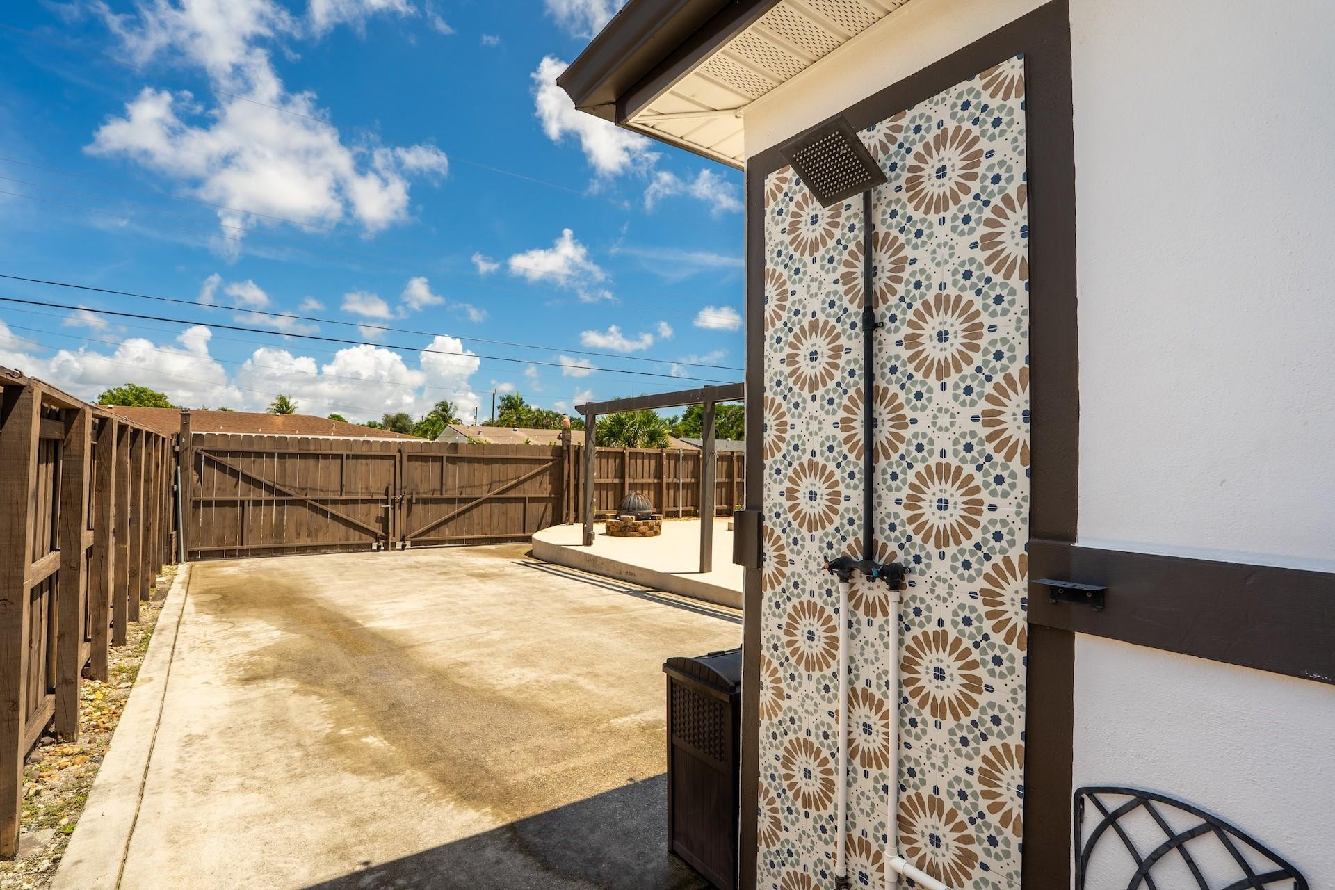 4215 Roosevelt Street