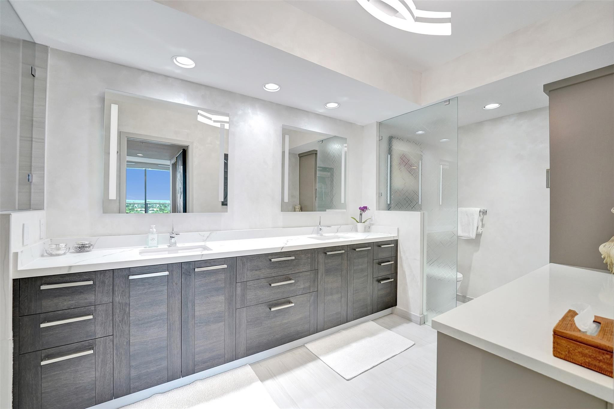 1180 N Federal Highway 1006