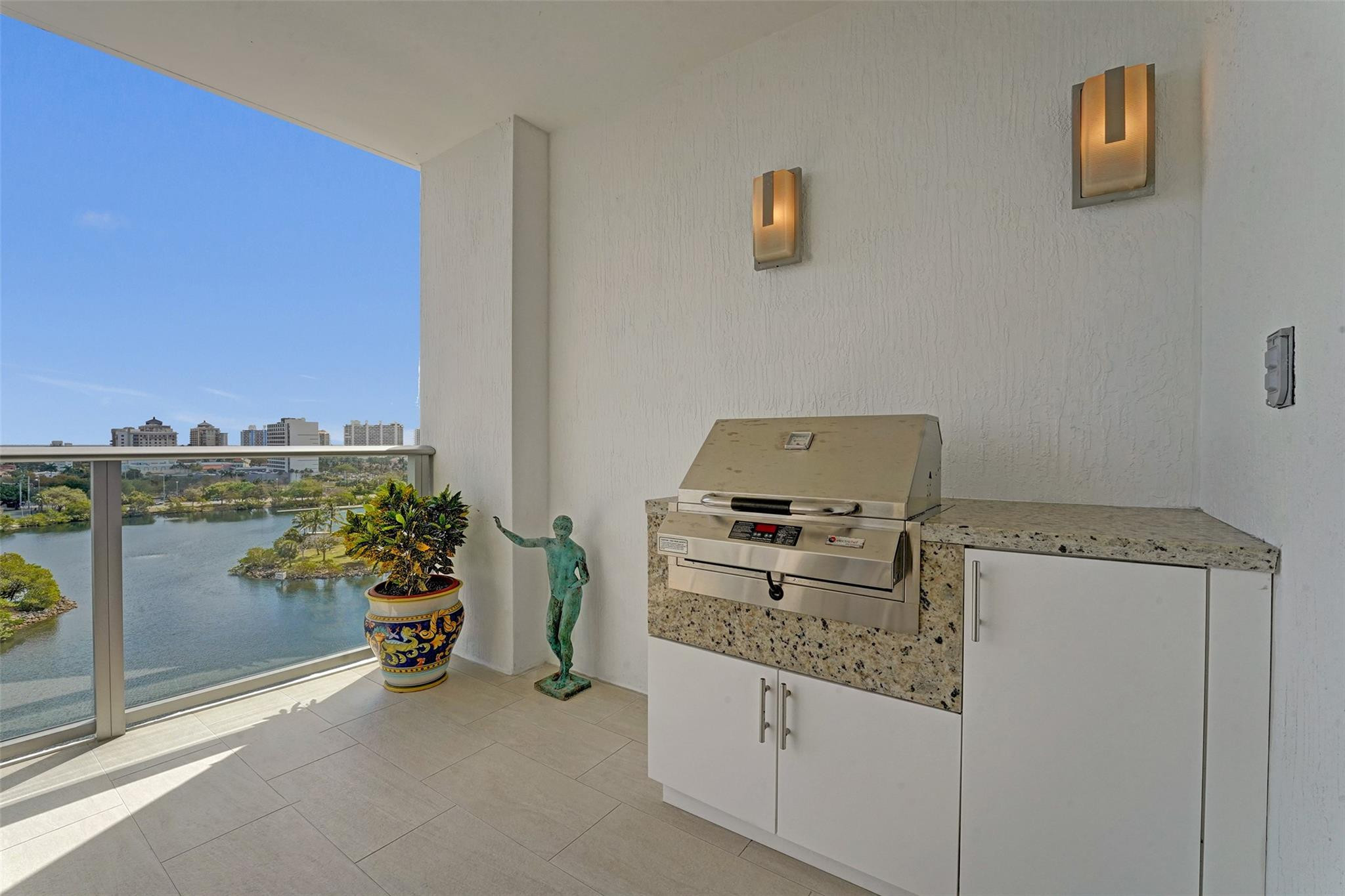 1180 N Federal Highway 1006