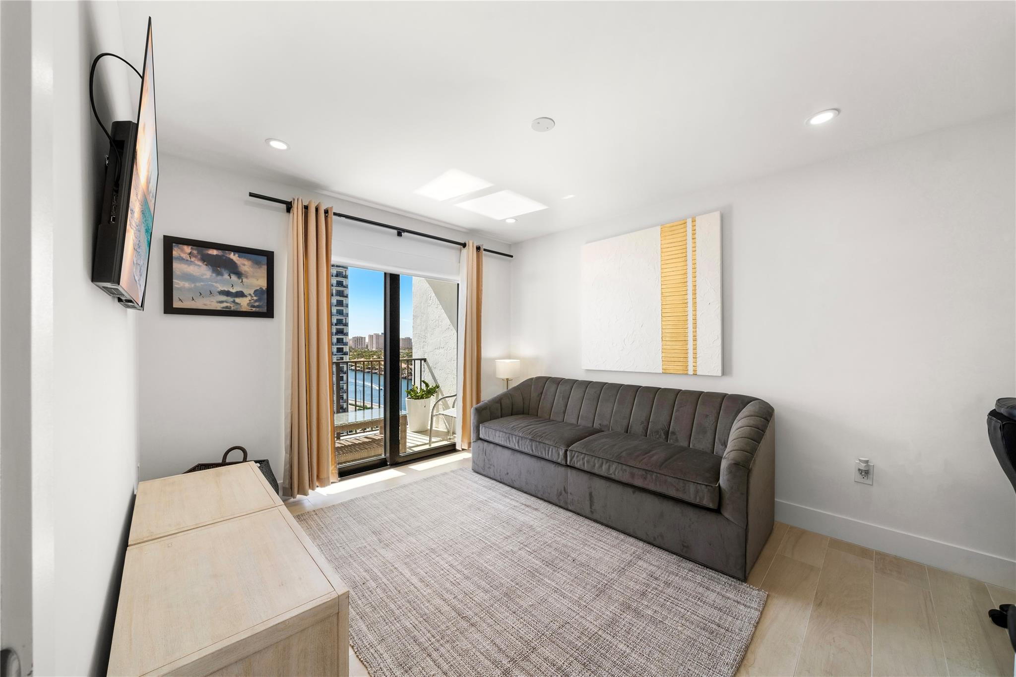 1201 S Ocean Drive 1607N