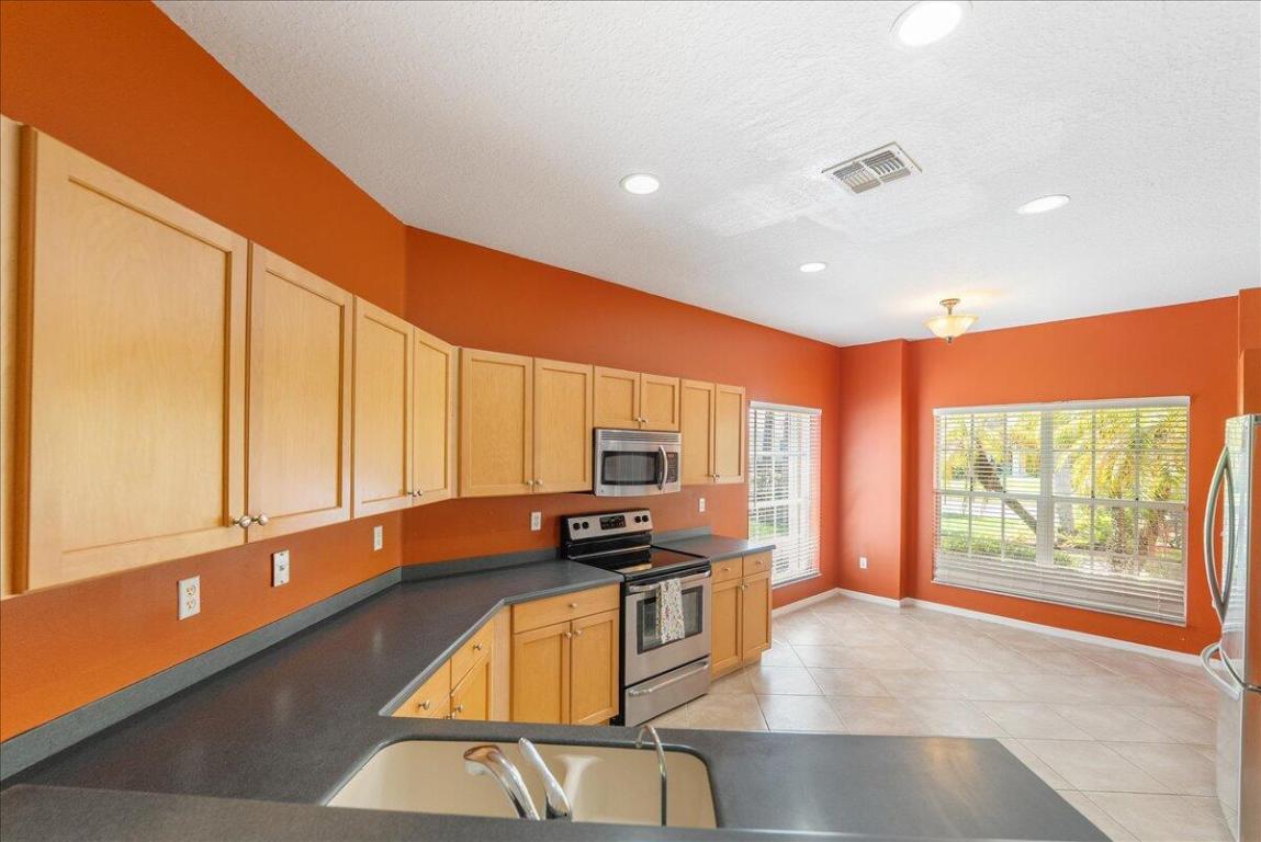 9925 SW Stonegate Drive