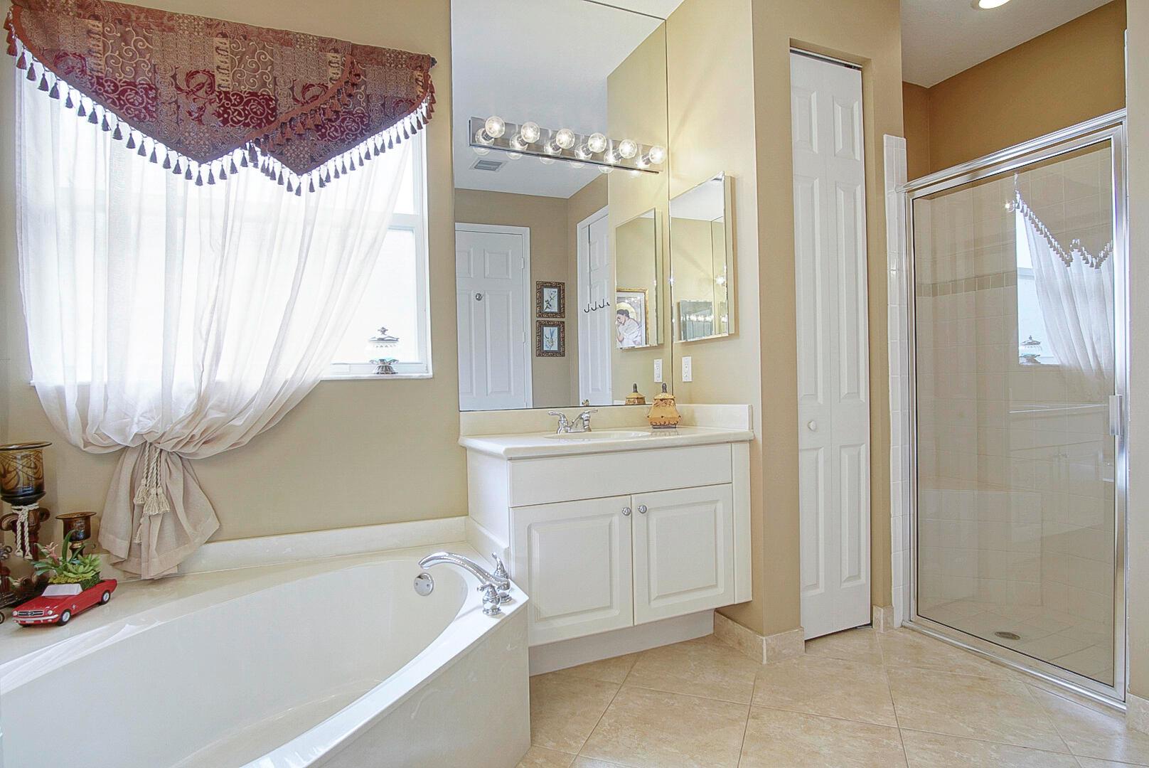 509 NW Blue Lake Drive