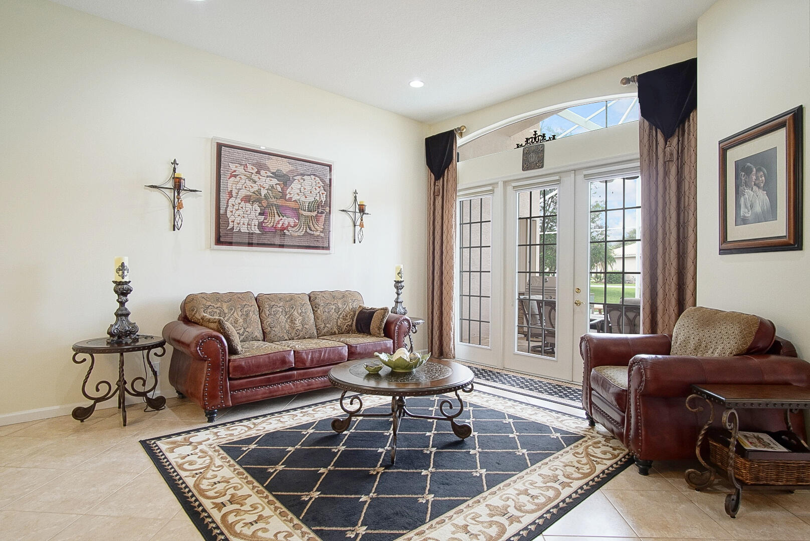 509 NW Blue Lake Drive