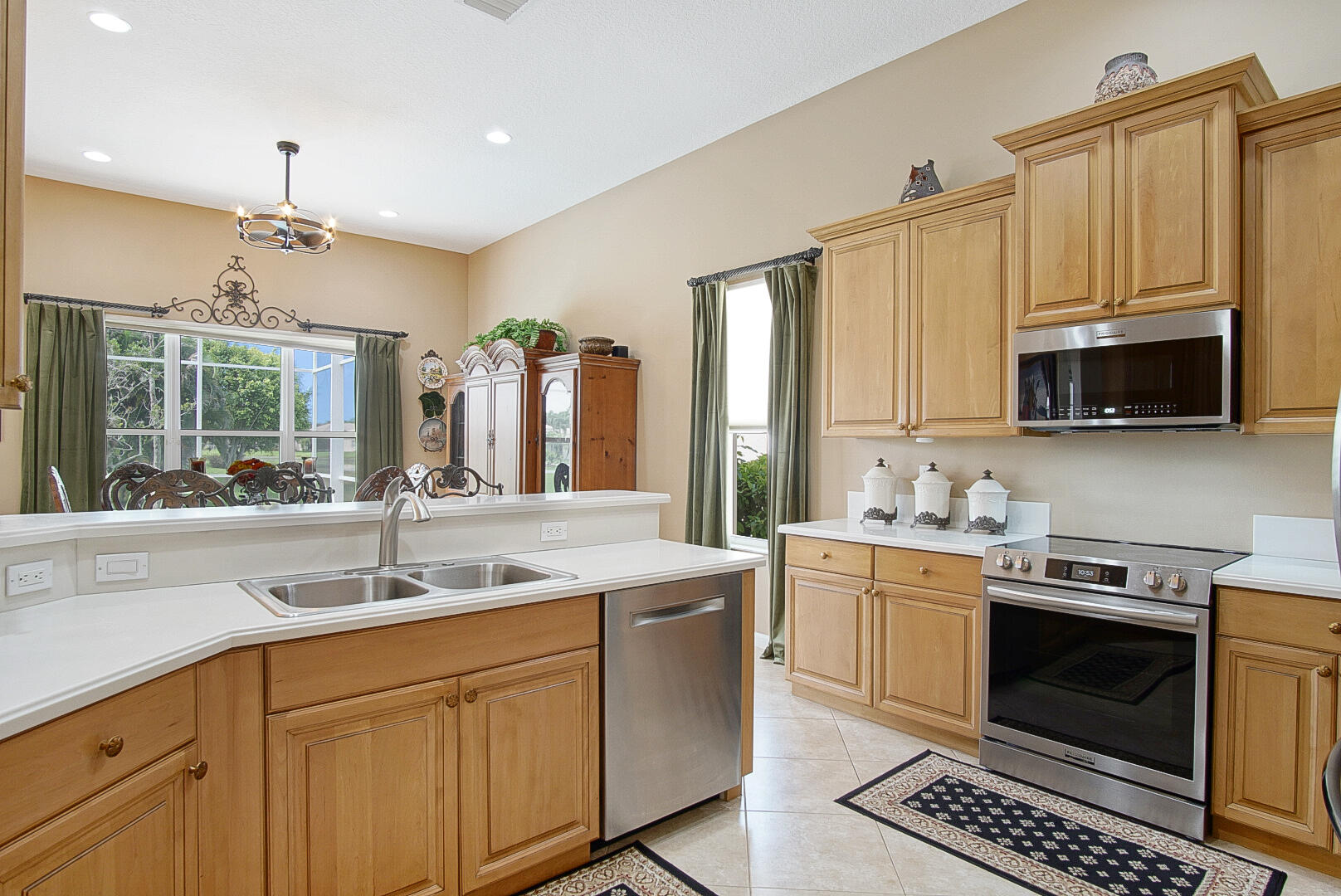 509 NW Blue Lake Drive