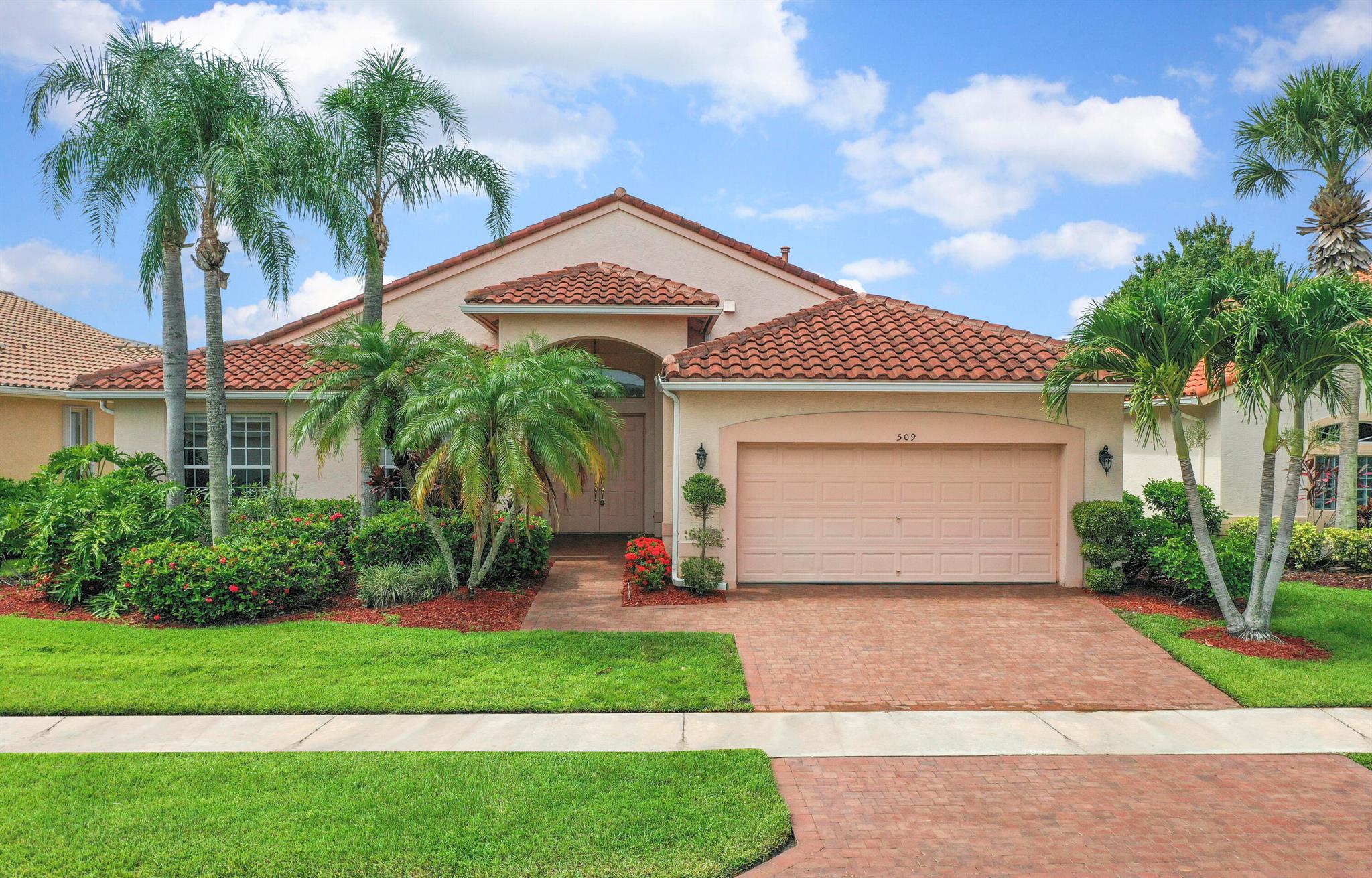 509 NW Blue Lake Drive