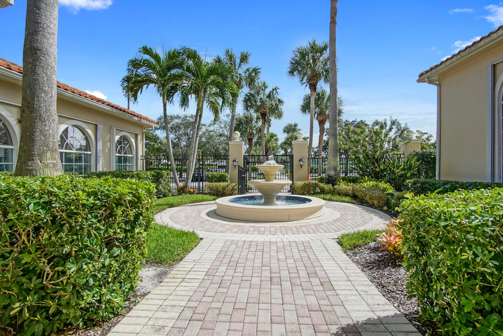 509 NW Blue Lake Drive