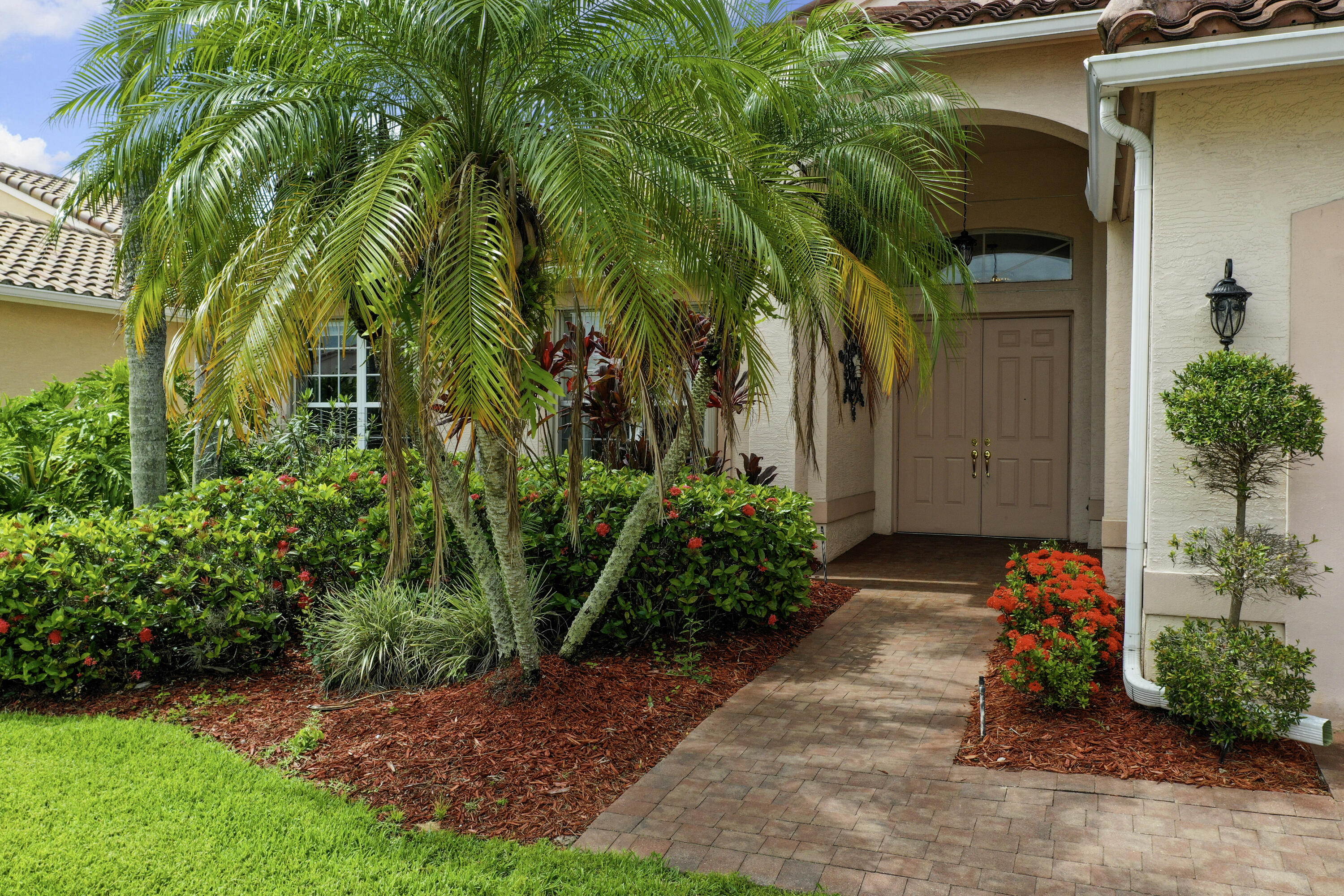 509 NW Blue Lake Drive