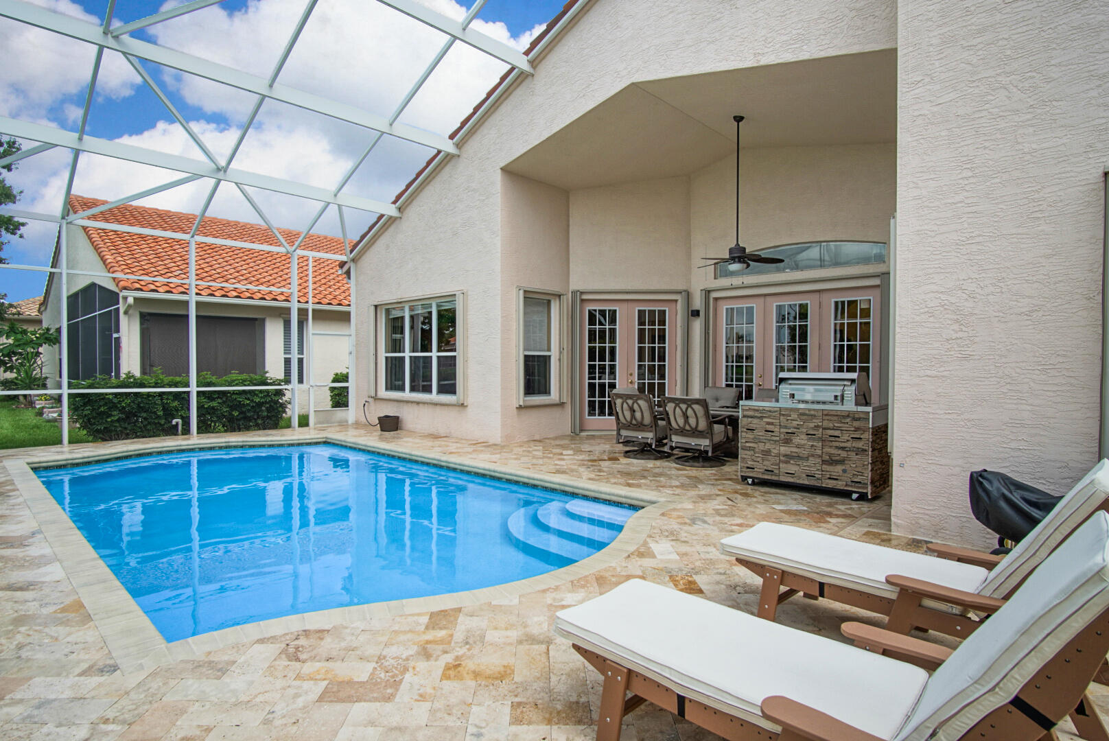 509 NW Blue Lake Drive