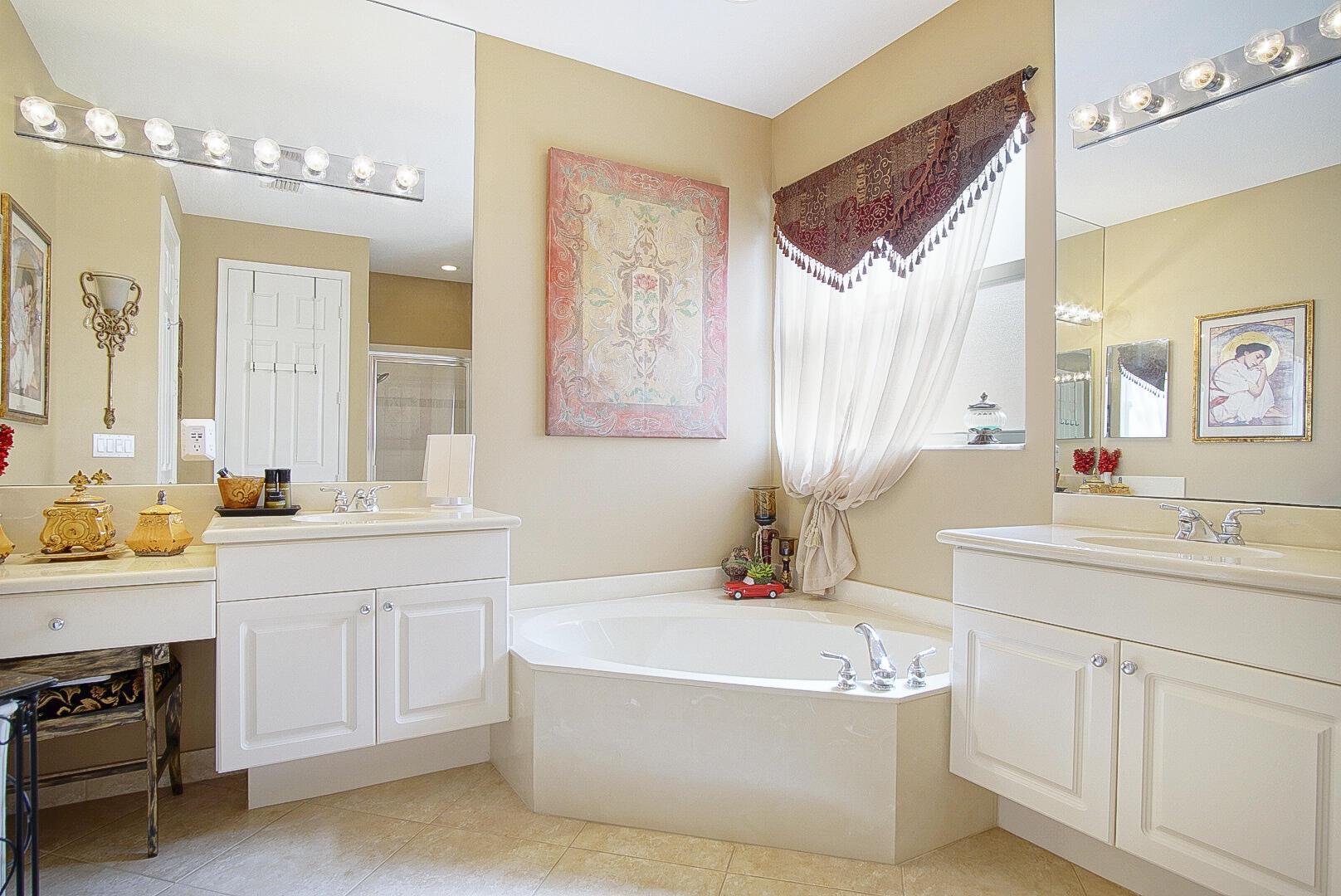 509 NW Blue Lake Drive