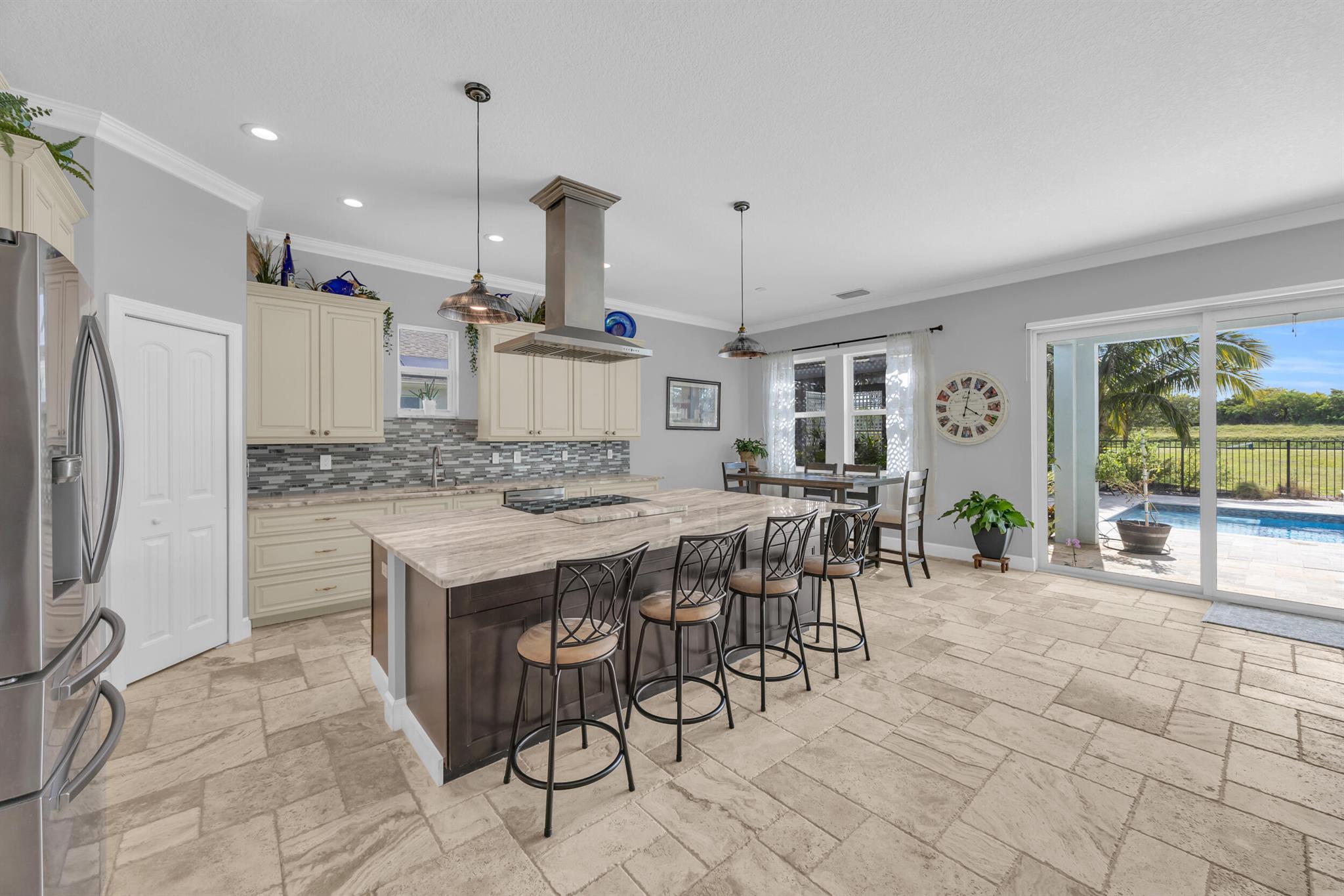 379 SW South Quick Circle