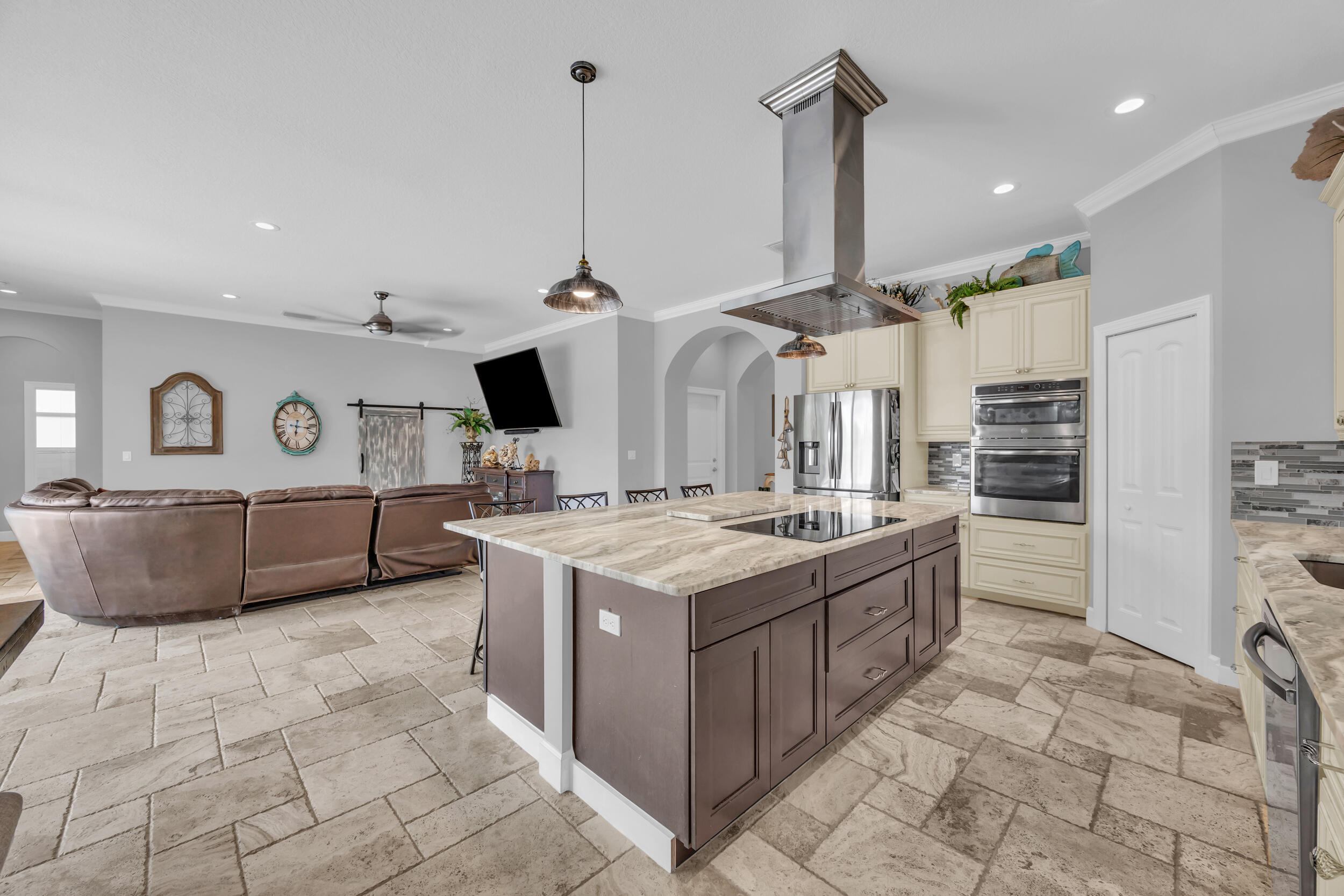 379 SW South Quick Circle