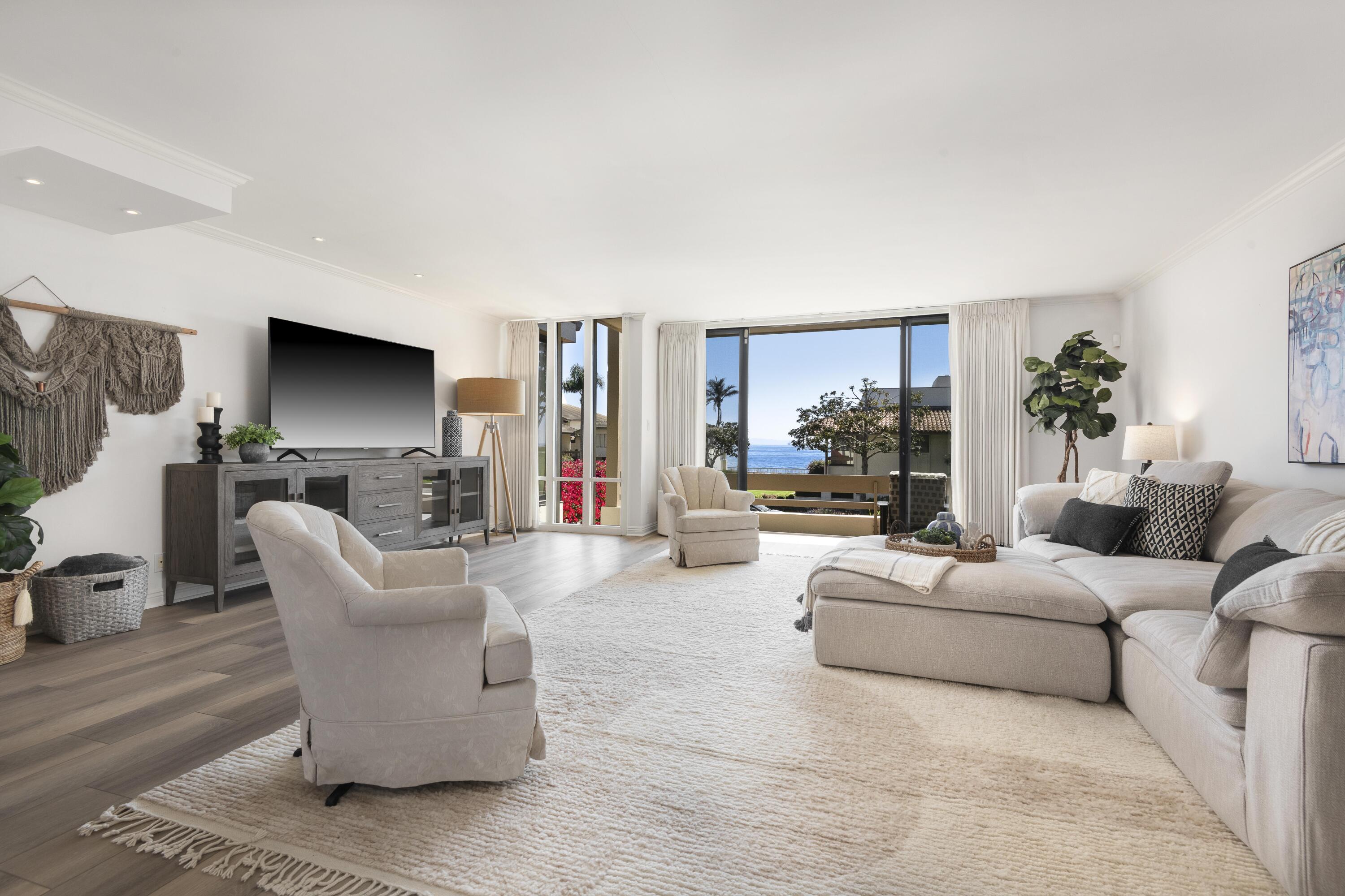 1338 Plaza Pacifica
