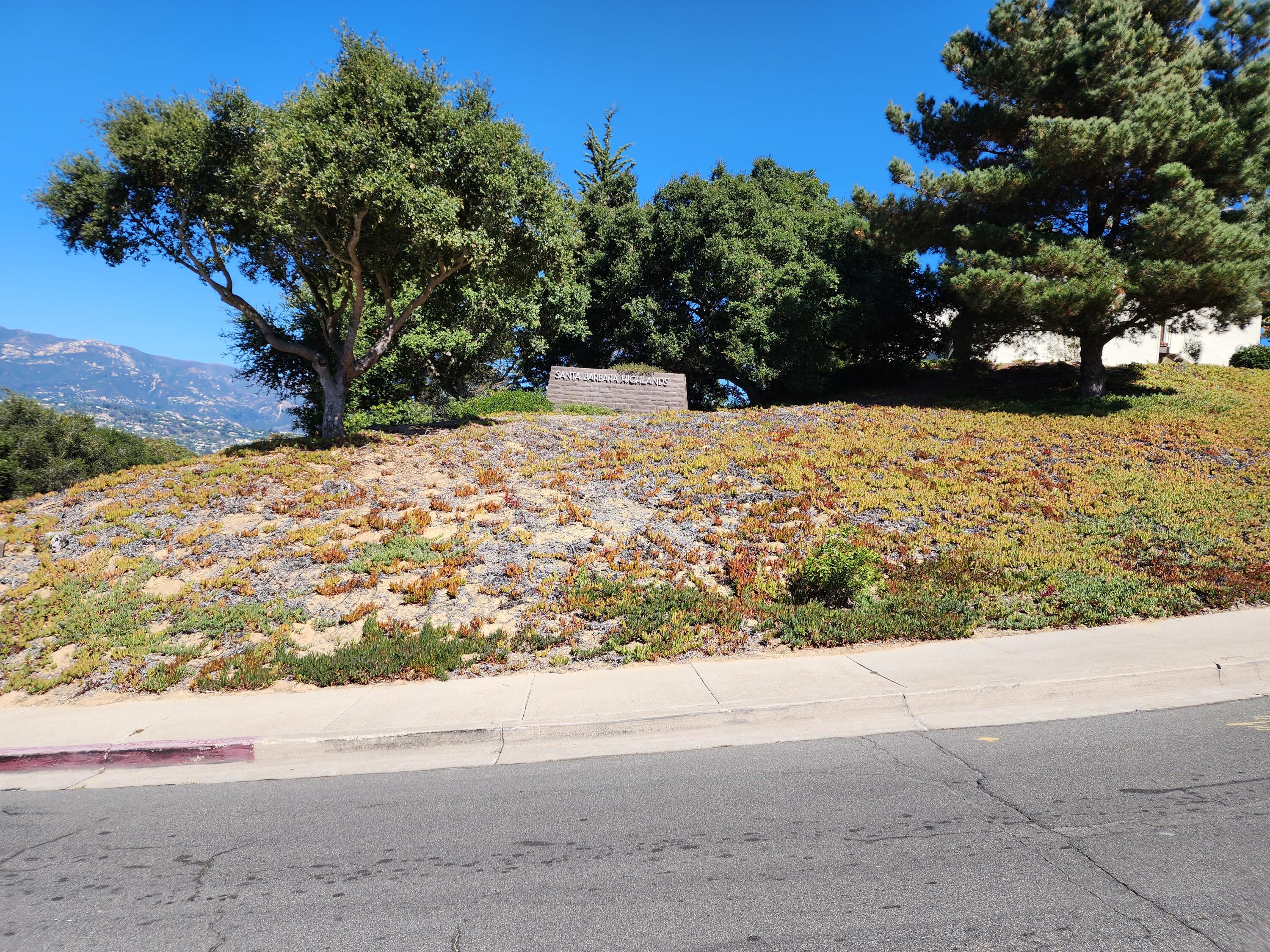 1035 Miramonte Drive, 4