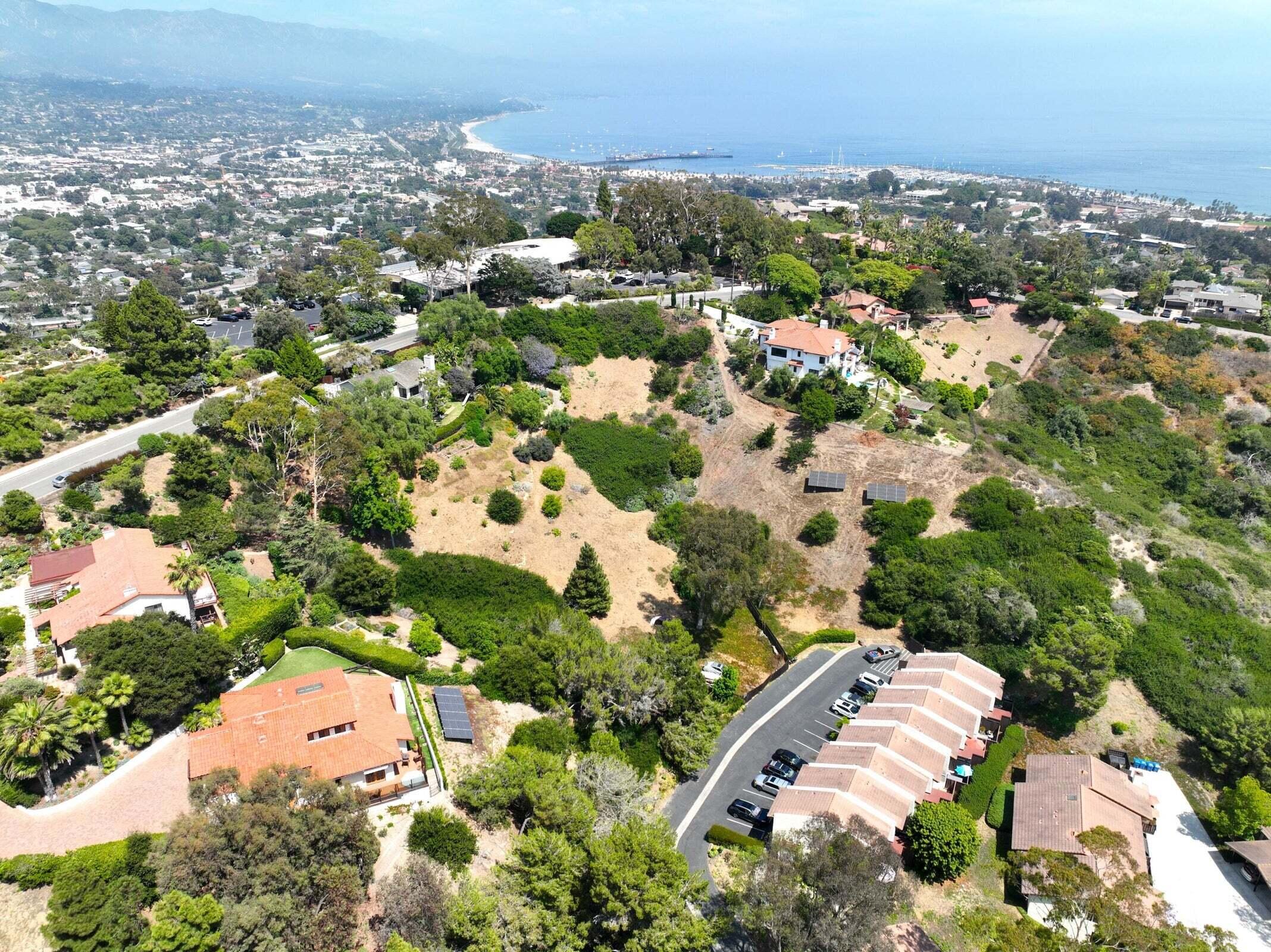 1035 Miramonte Drive, 4