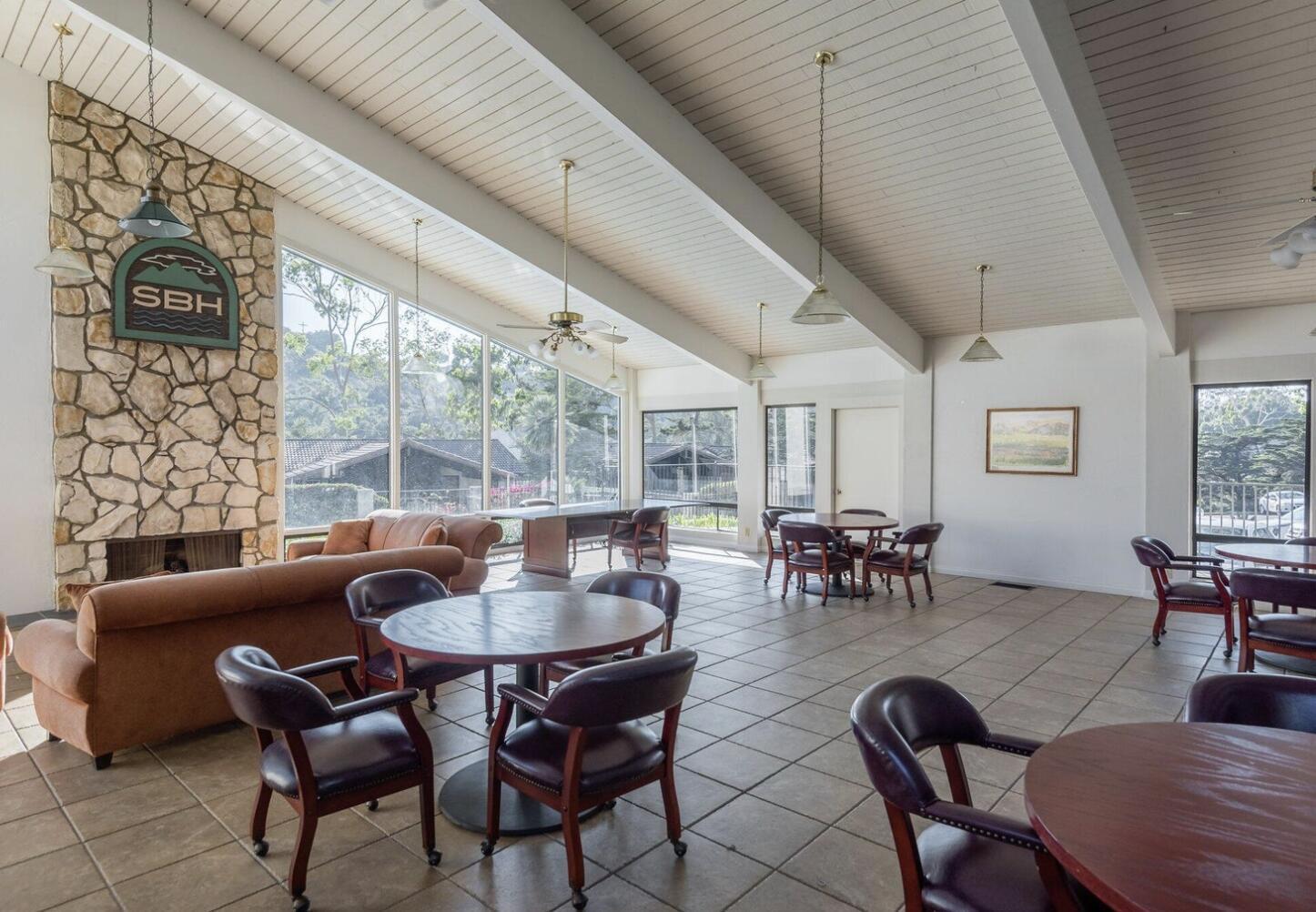 1035 Miramonte Drive, 4