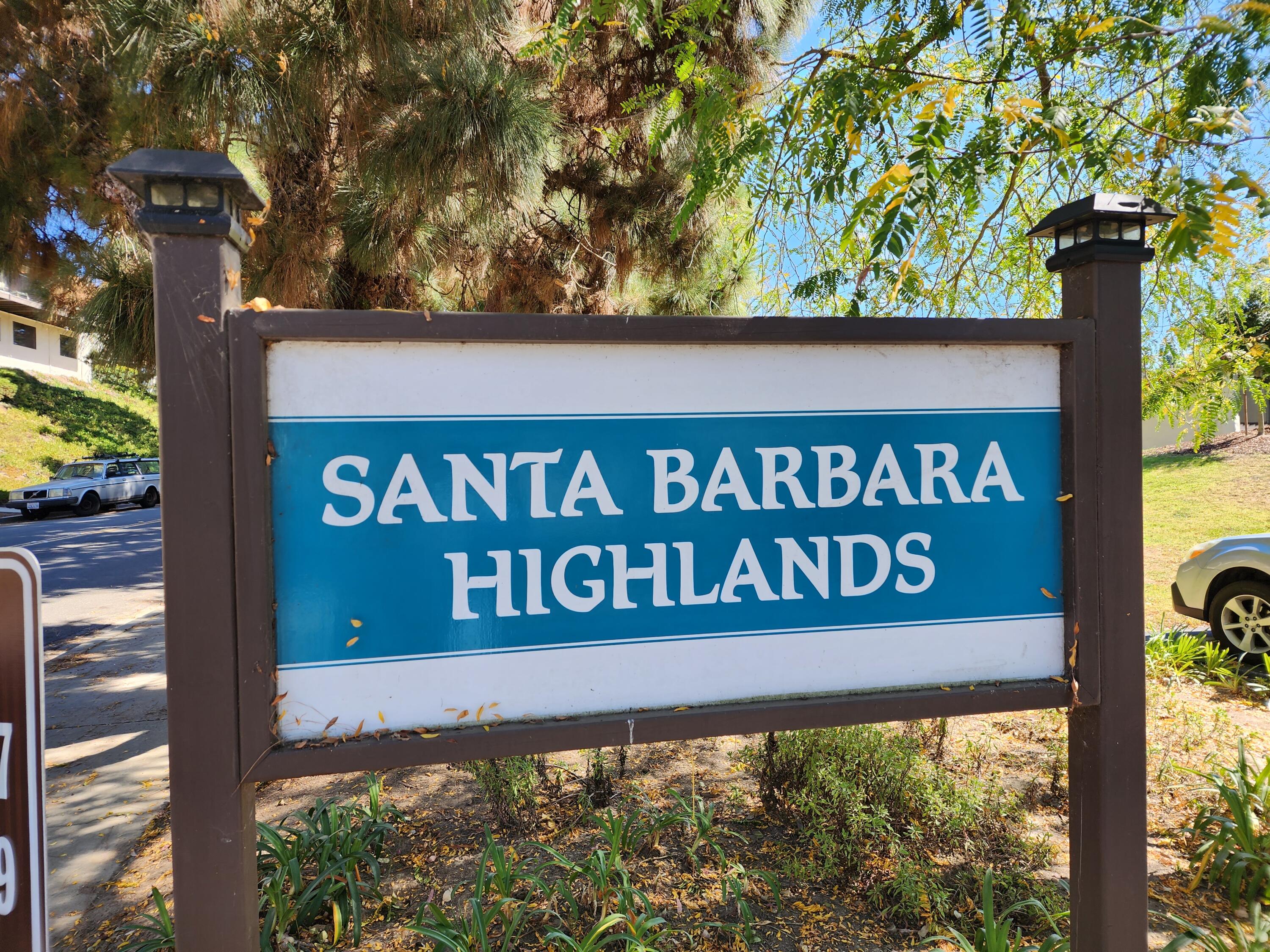 1035 Miramonte Drive, 4