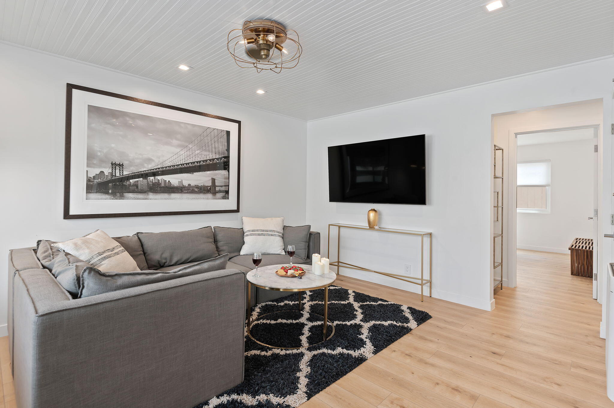 160 Ash Avenue, 1
