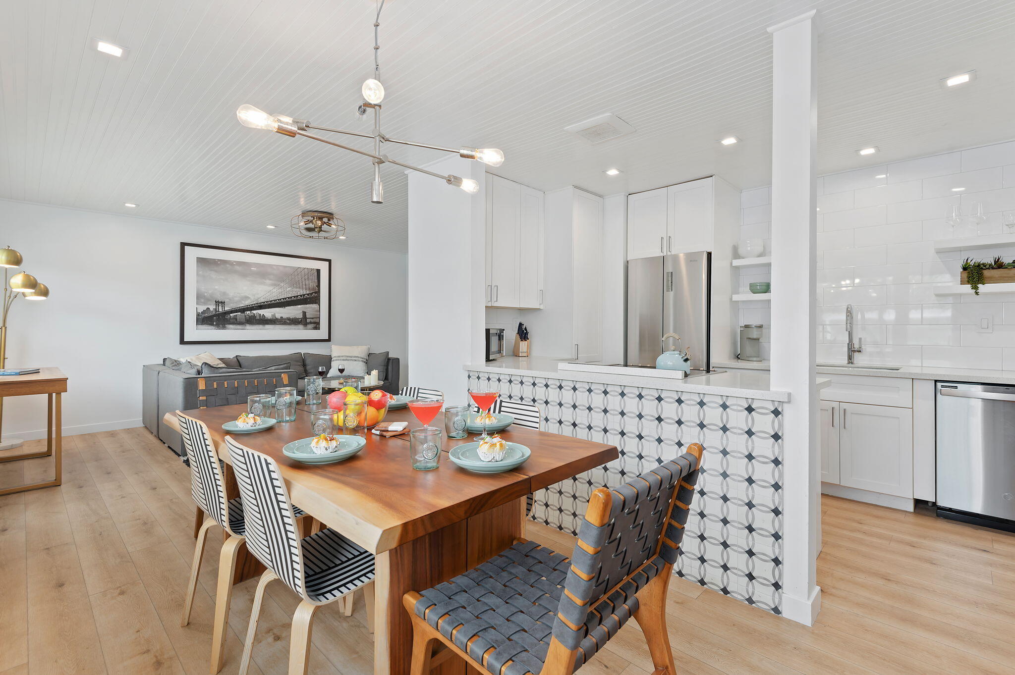 160 Ash Avenue, 1