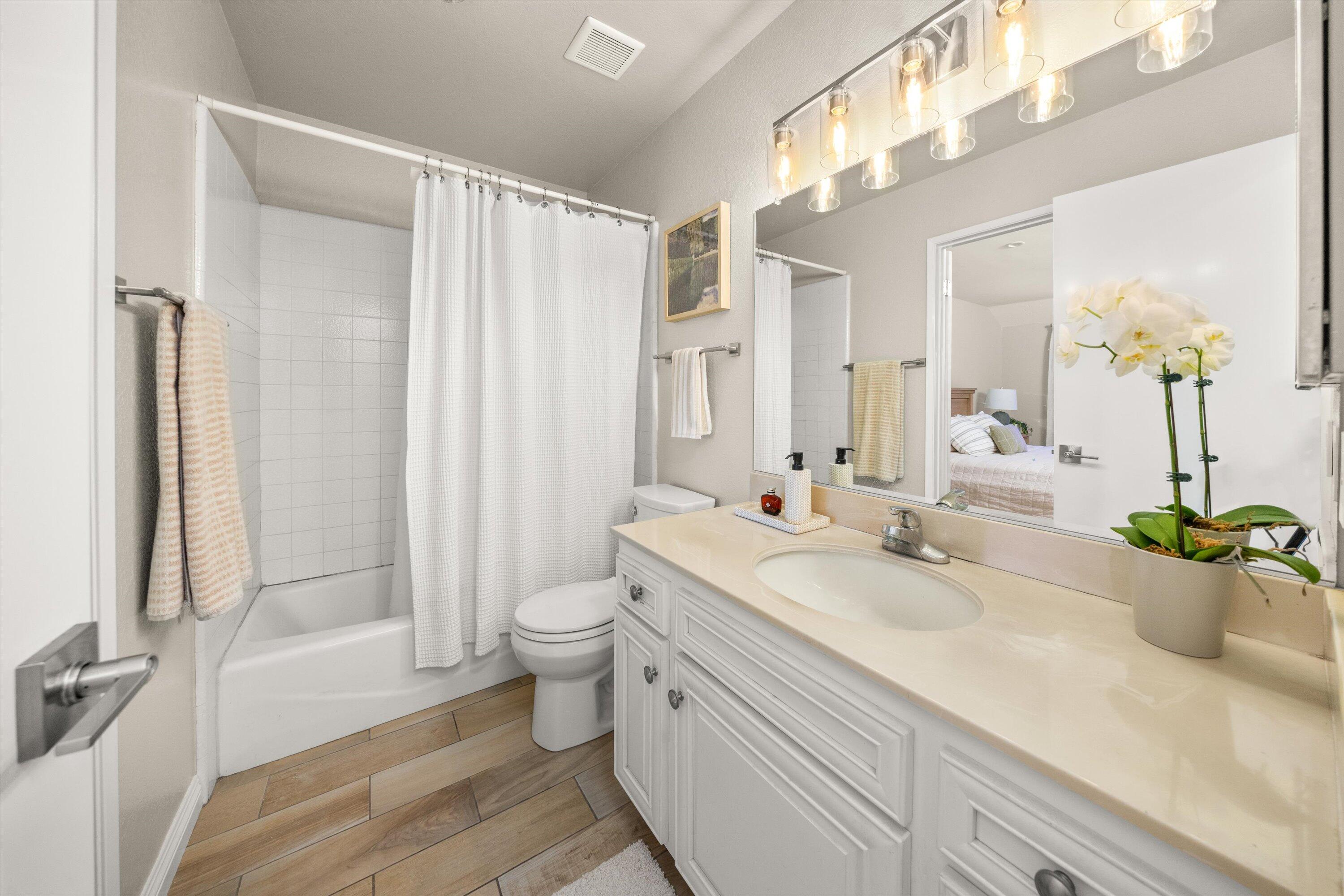 1050 Vista Del Pueblo, 5