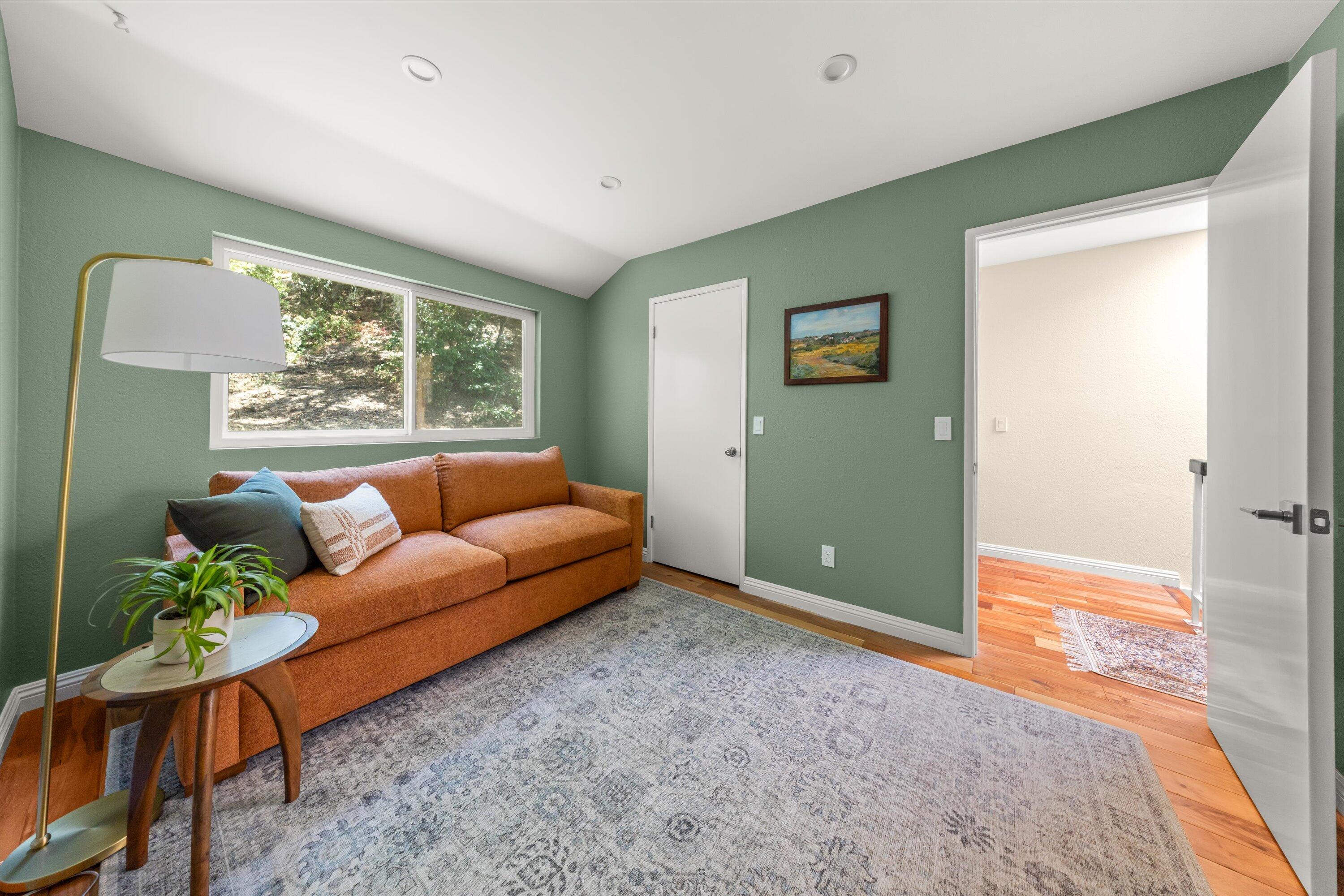 1050 Vista Del Pueblo, 5