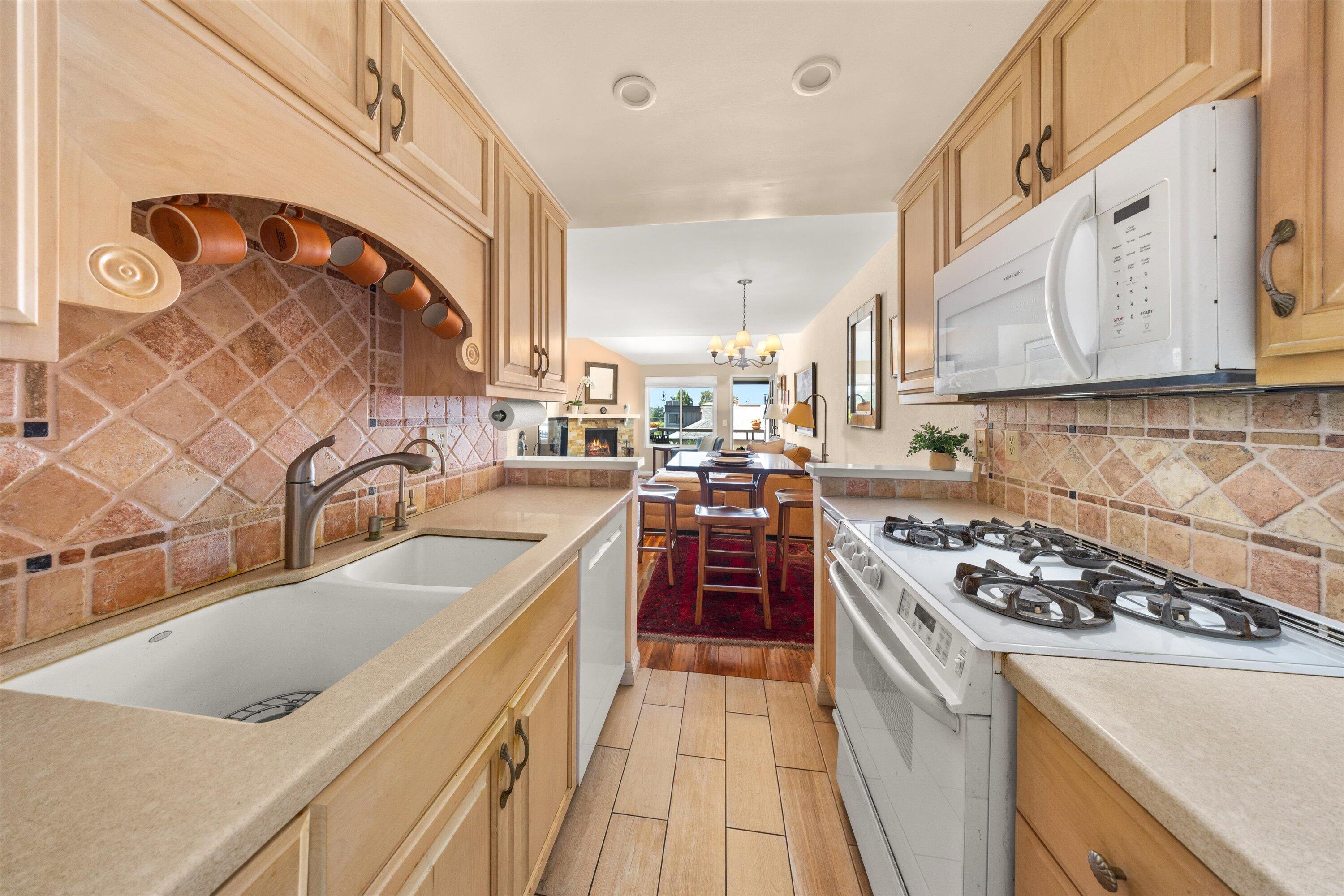 1050 Vista Del Pueblo, 5