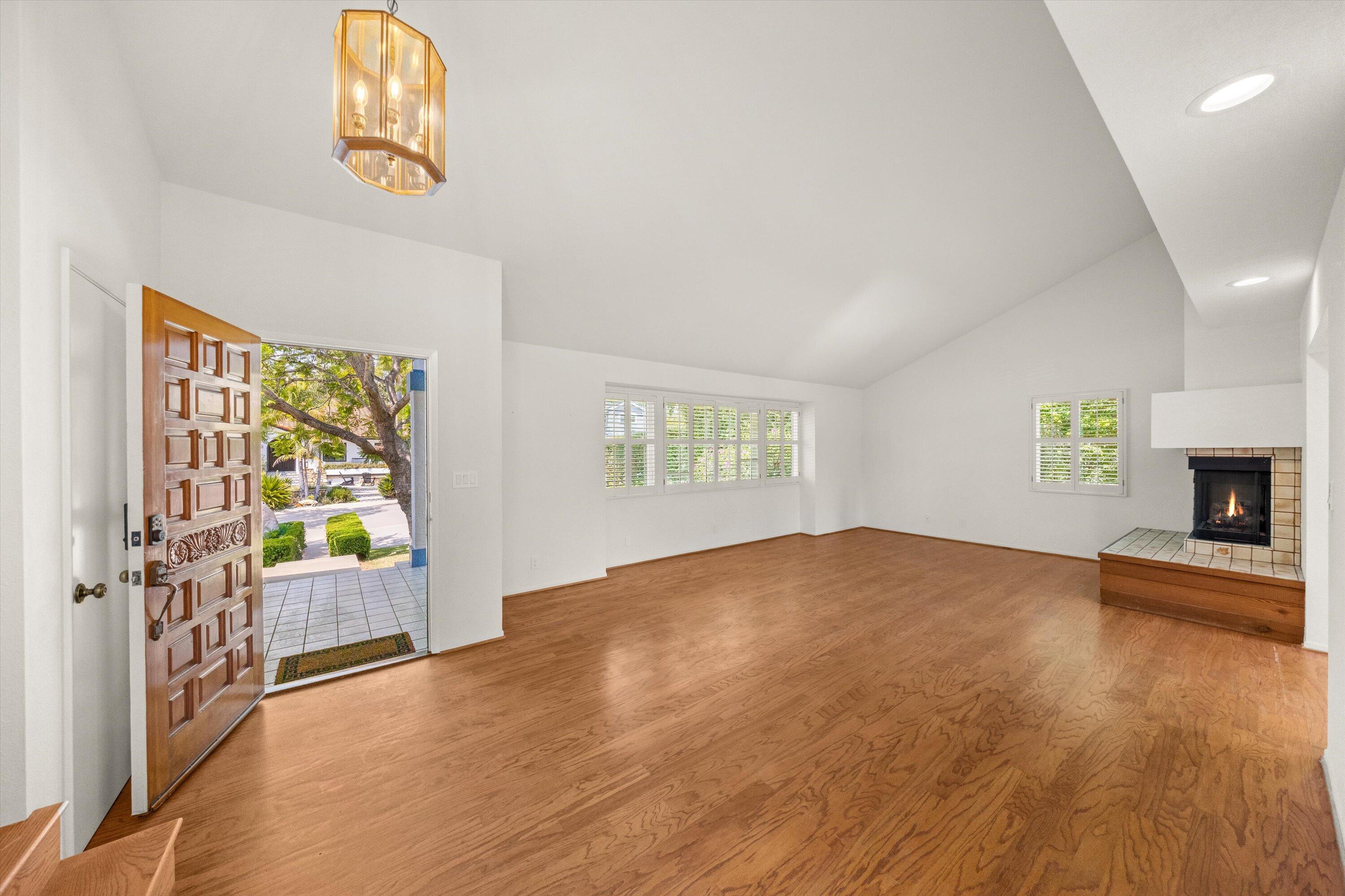 3767 Lincolnwood Drive