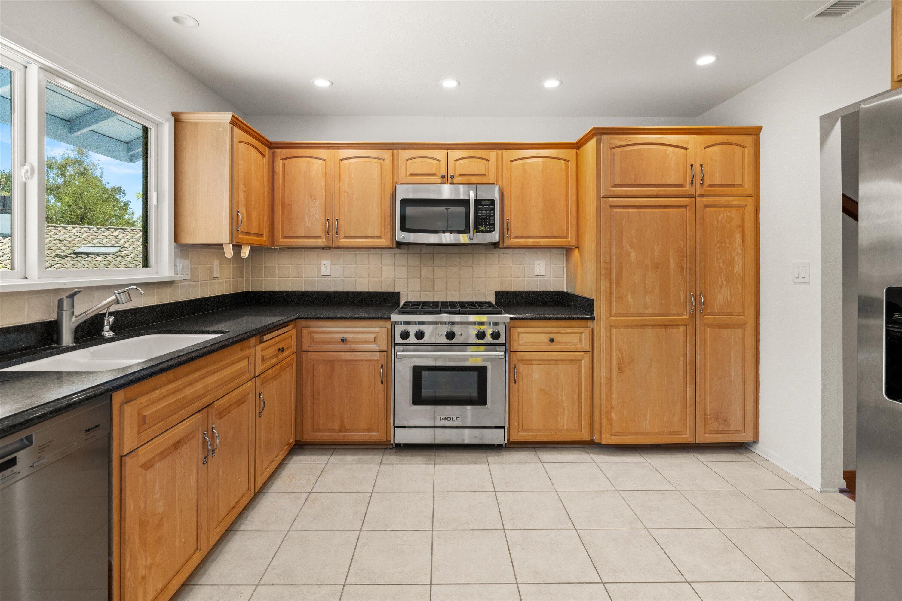 3767 Lincolnwood Drive