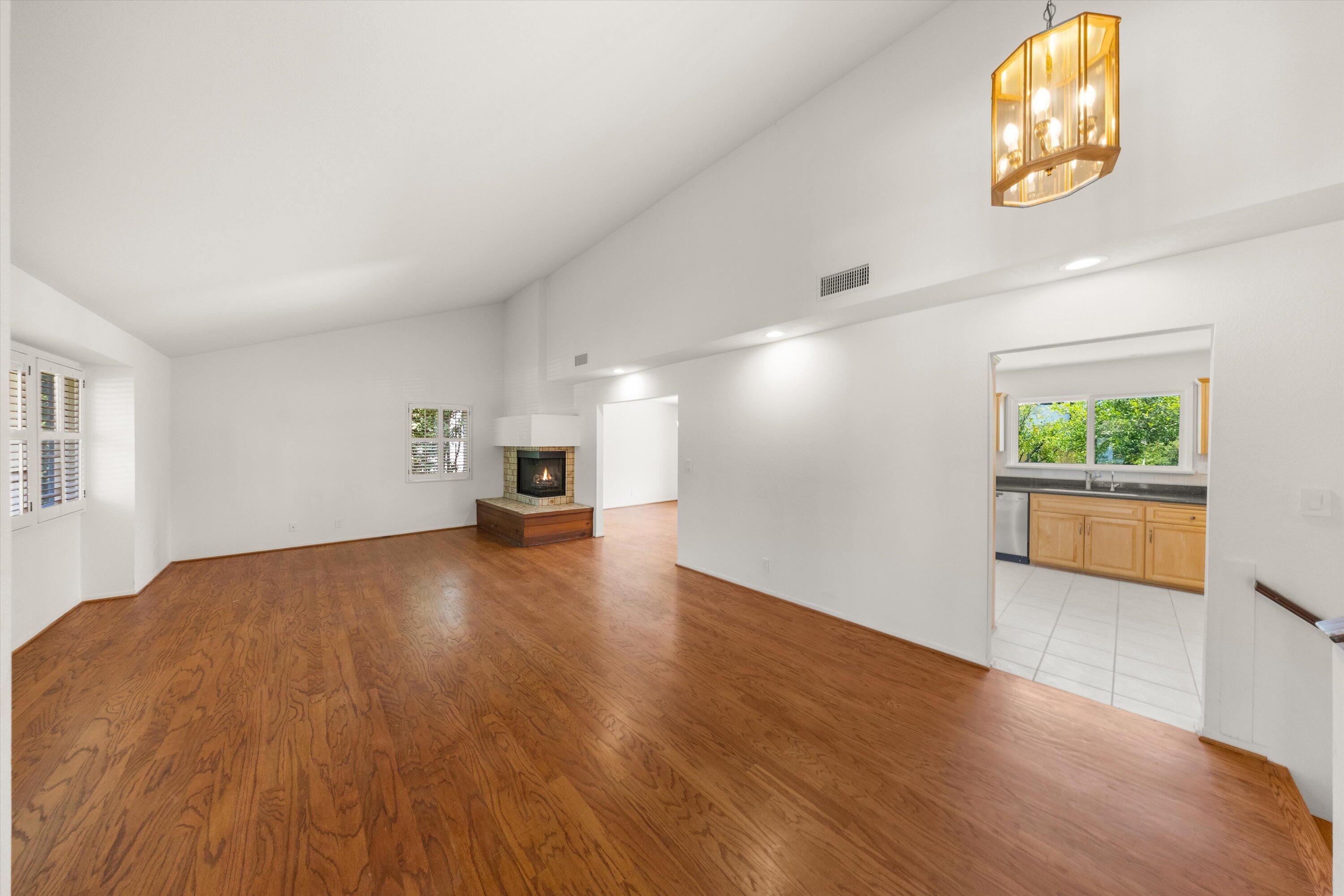 3767 Lincolnwood Drive