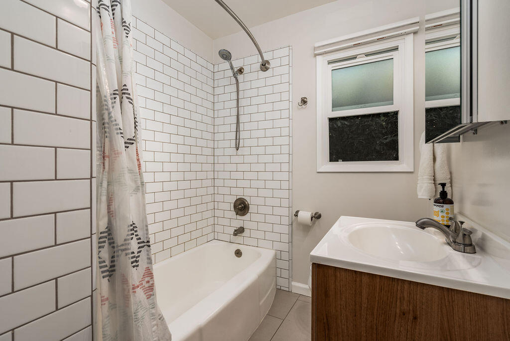 440 Corona Del Mar, SANTA BARBARA