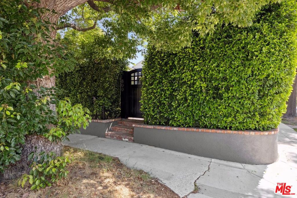 800 N Rose Street