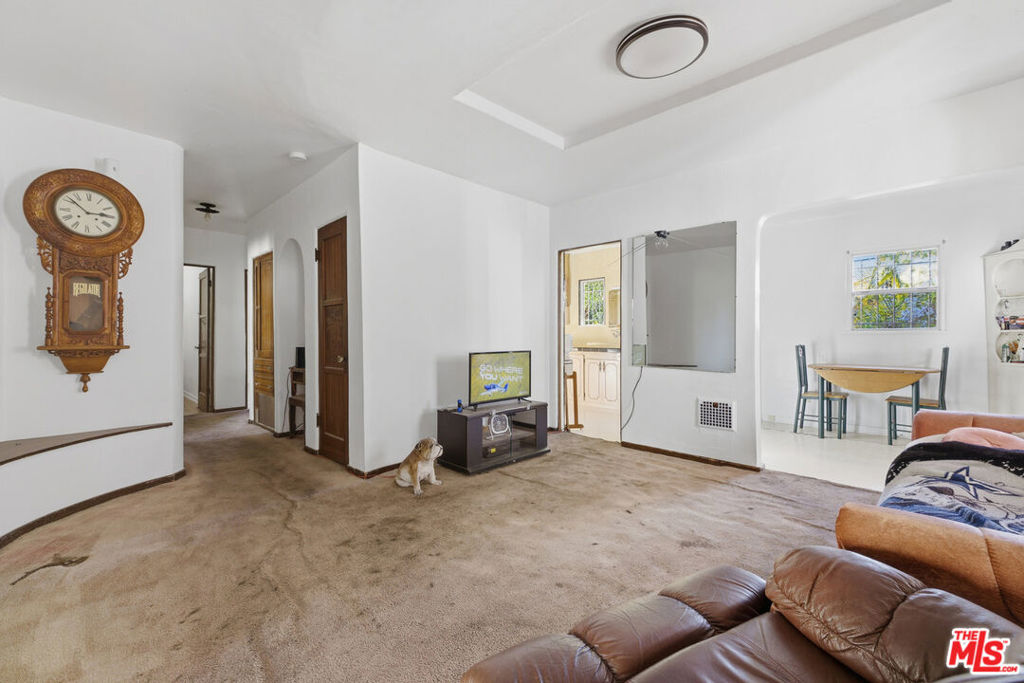 138 S La Jolla Avenue