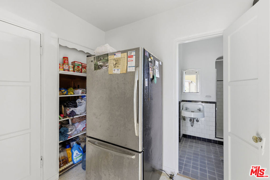 138 S La Jolla Avenue