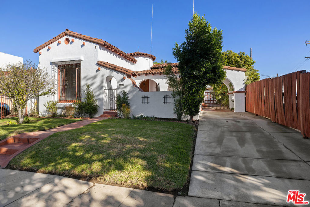 138 S La Jolla Avenue