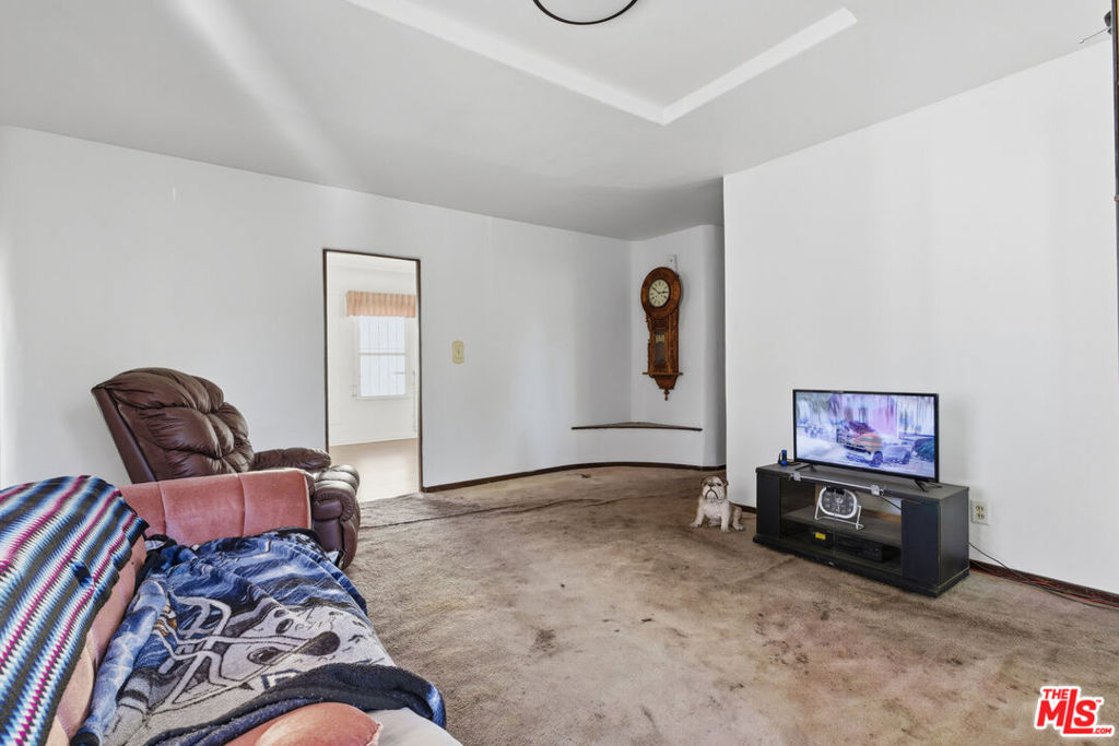 138 S La Jolla Avenue