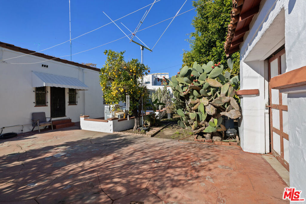 138 S La Jolla Avenue